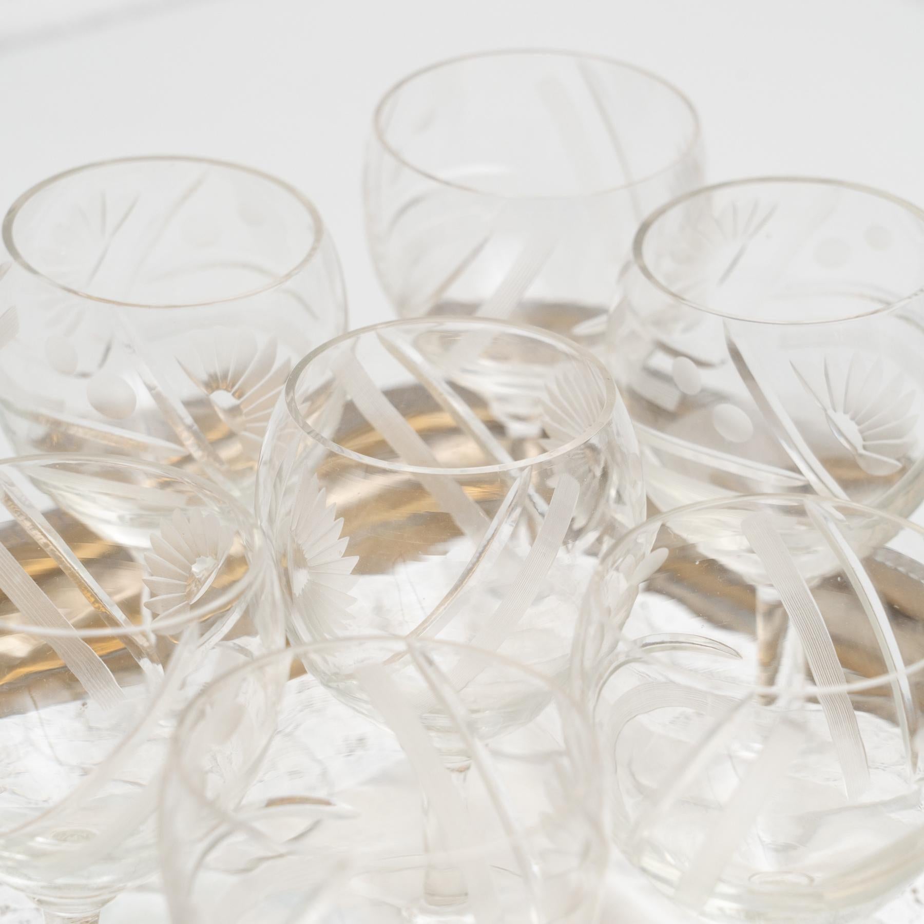 Juego de 9 copas de vino de cristal Antique French de principios del siglo XX con bandeja de latón en venta 8
