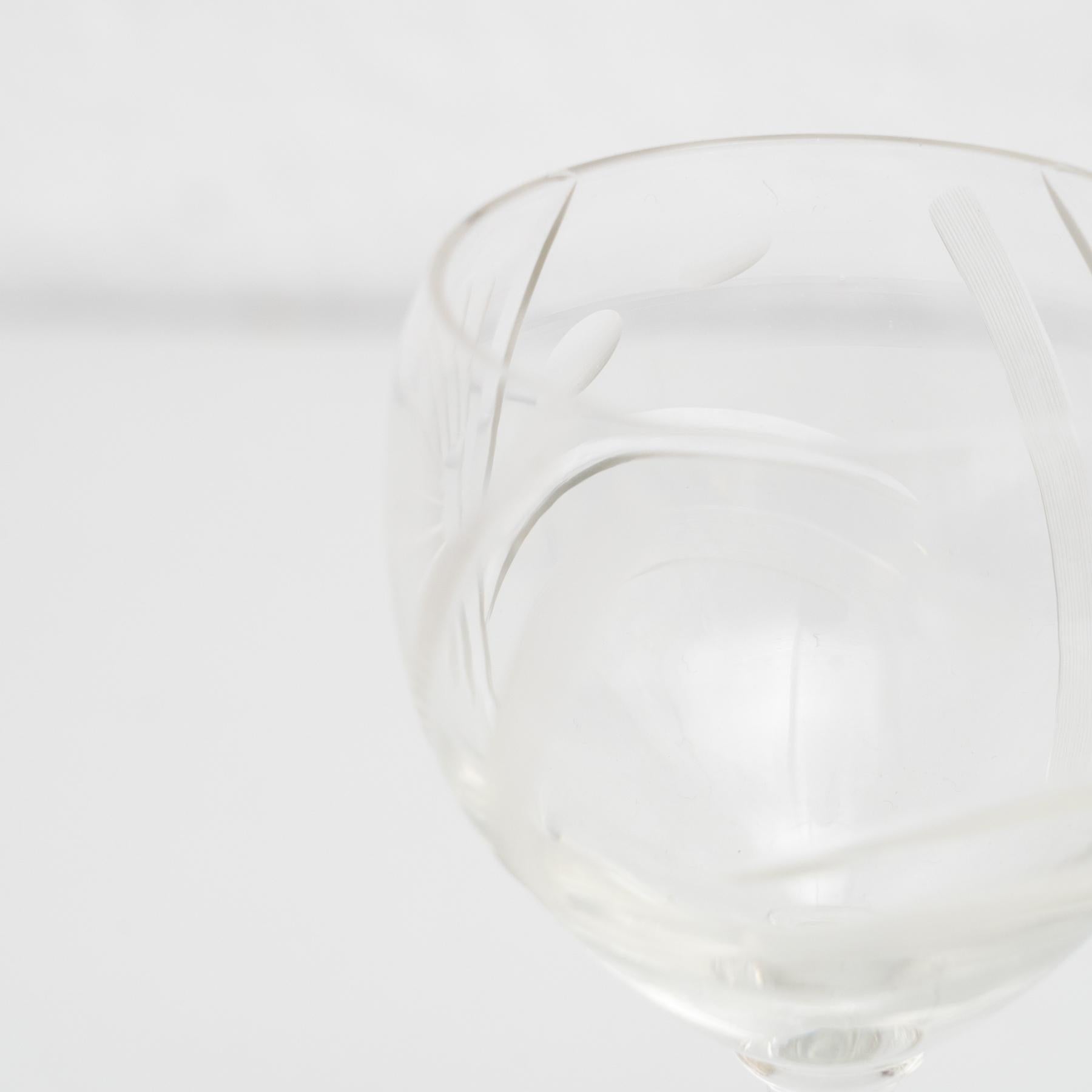 Juego de 9 copas de vino de cristal Antique French de principios del siglo XX con bandeja de latón en venta 2