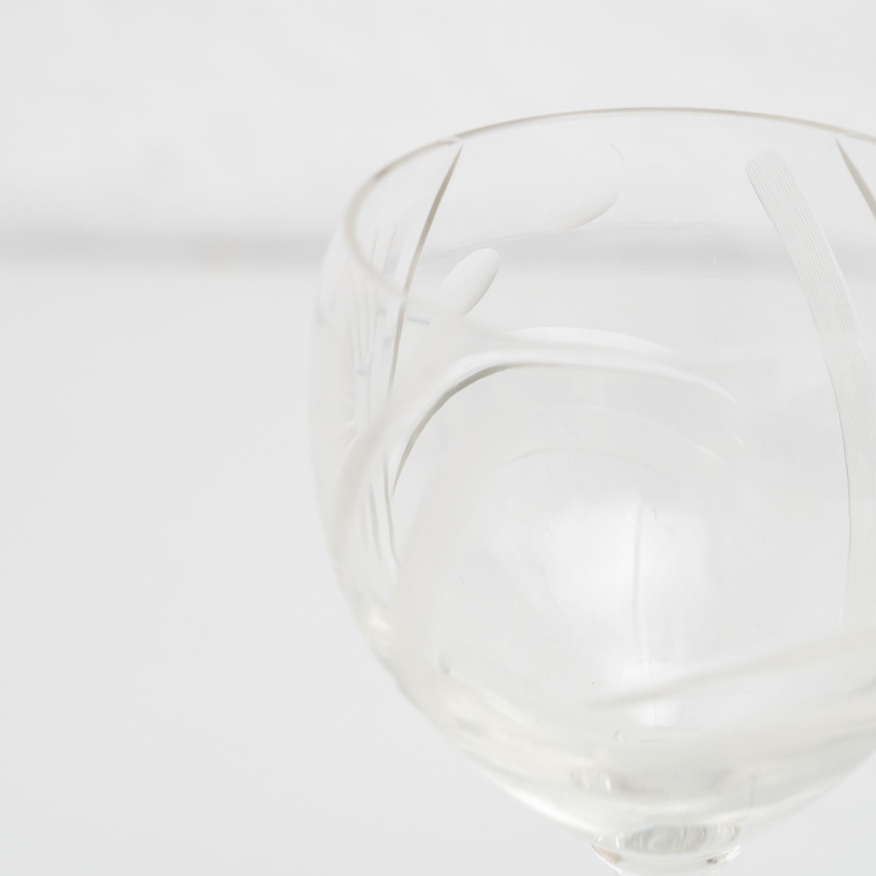 Set von 9 antiken französischen Glas-Weinbechern aus dem frühen 20. Jahrhundert mit Messingtablett im Angebot 3