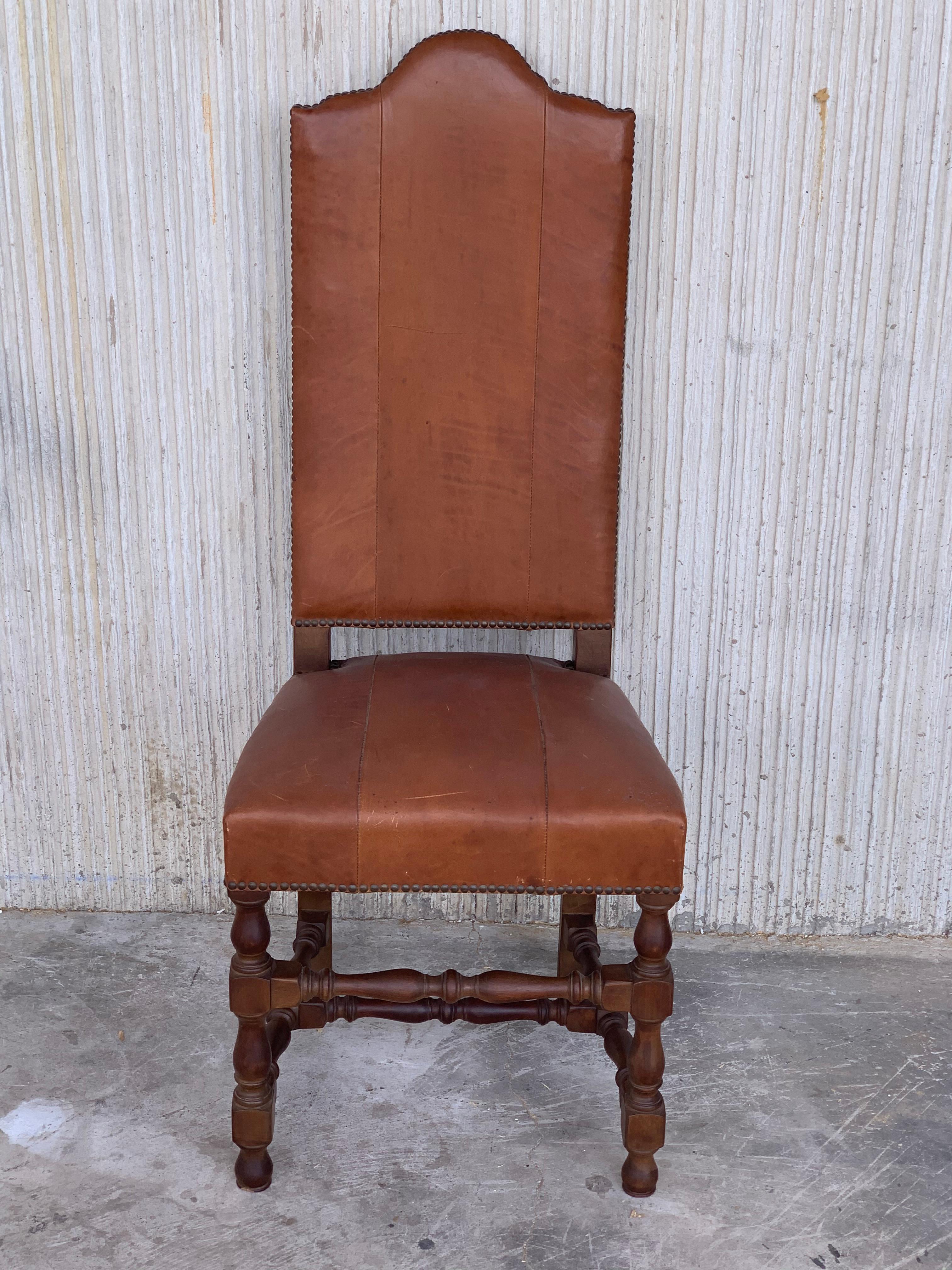 Early 20th Century Set of Dining Walnut Armchairs and Chairs with Leather 5