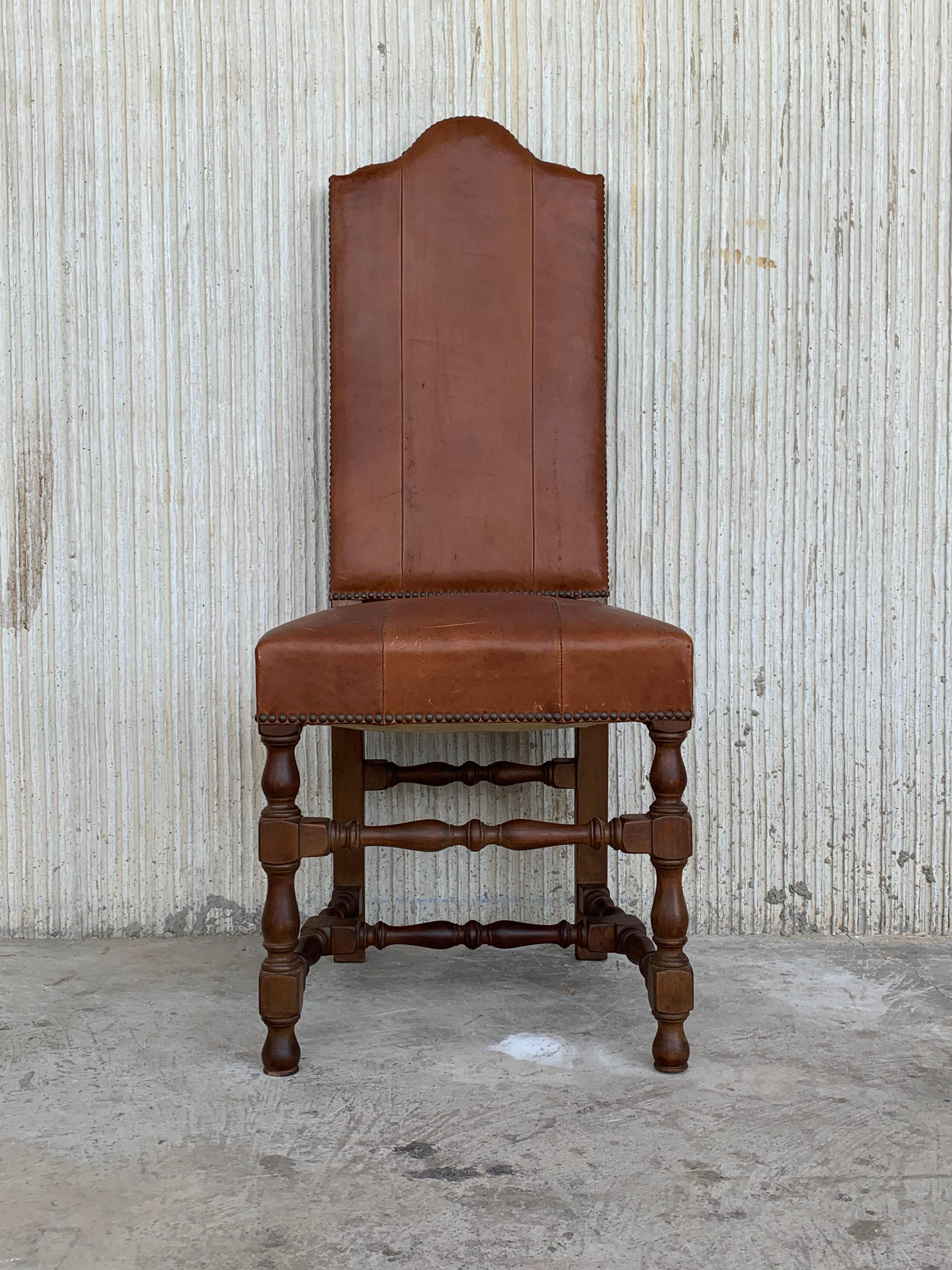 Early 20th Century Set of Dining Walnut Armchairs and Chairs with Leather 14
