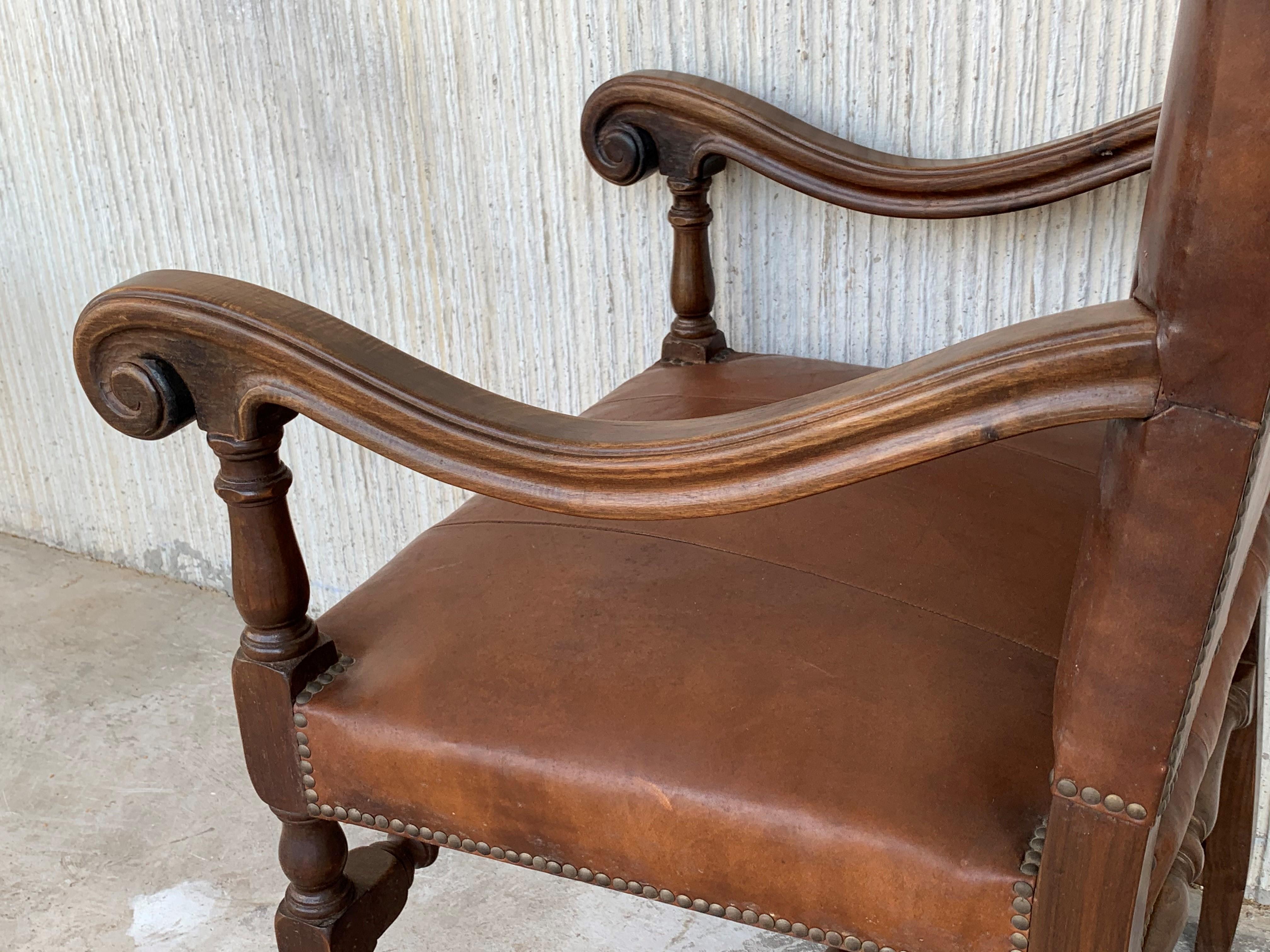 Early 20th Century Set of Dining Walnut Armchairs and Chairs with Leather In Good Condition In Miami, FL