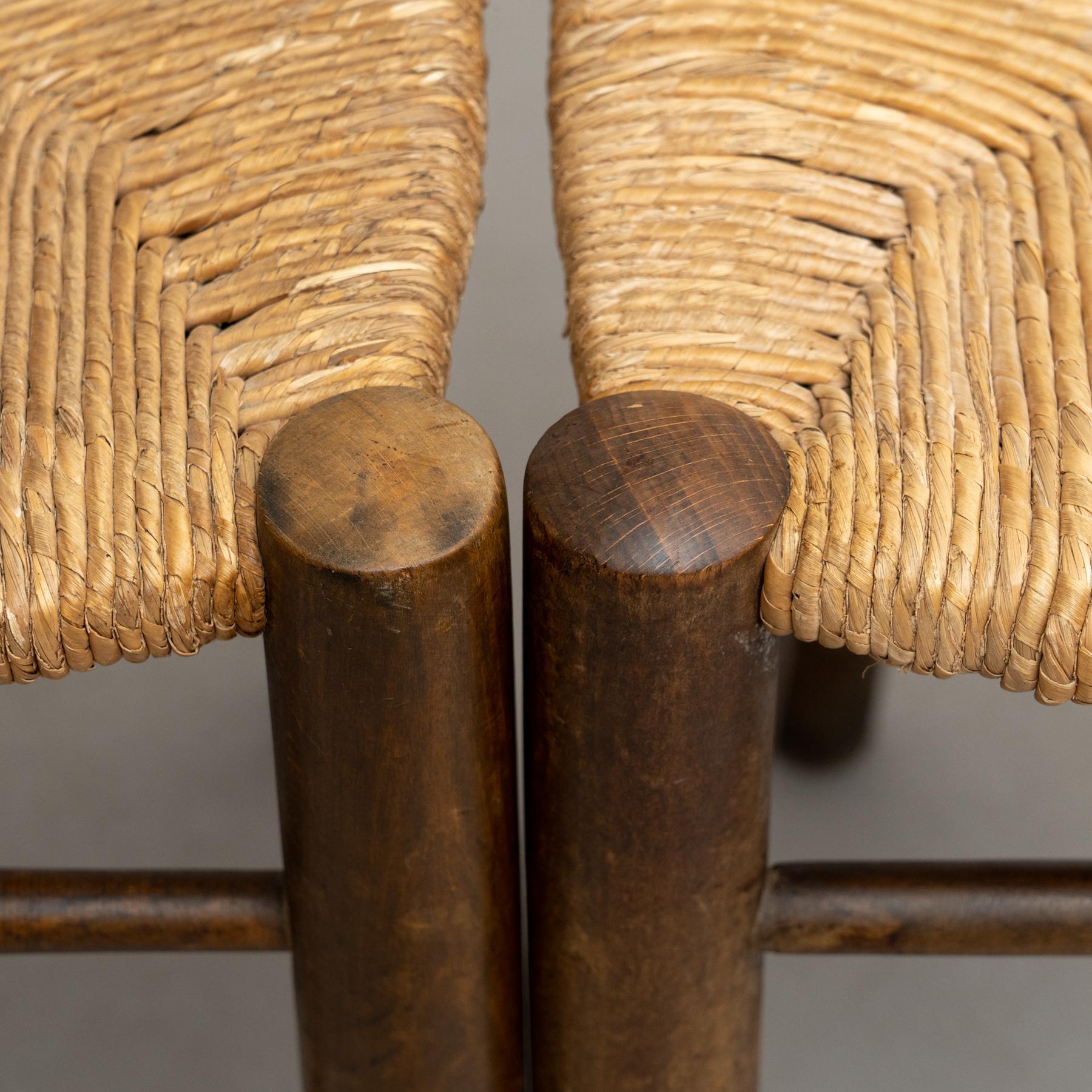 Conjunto de cuatro sillas de ratán y madera de principios del siglo XX en Bueno estado para la venta en Barcelona, ES