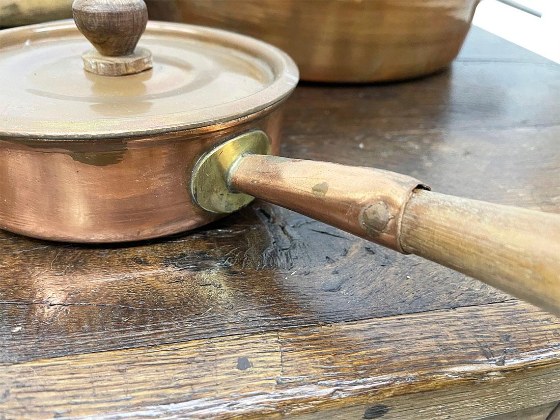 Early 20th Century Set of French Copper Lidded Pots, circa 1930 In Good Condition For Sale In Delft, NL