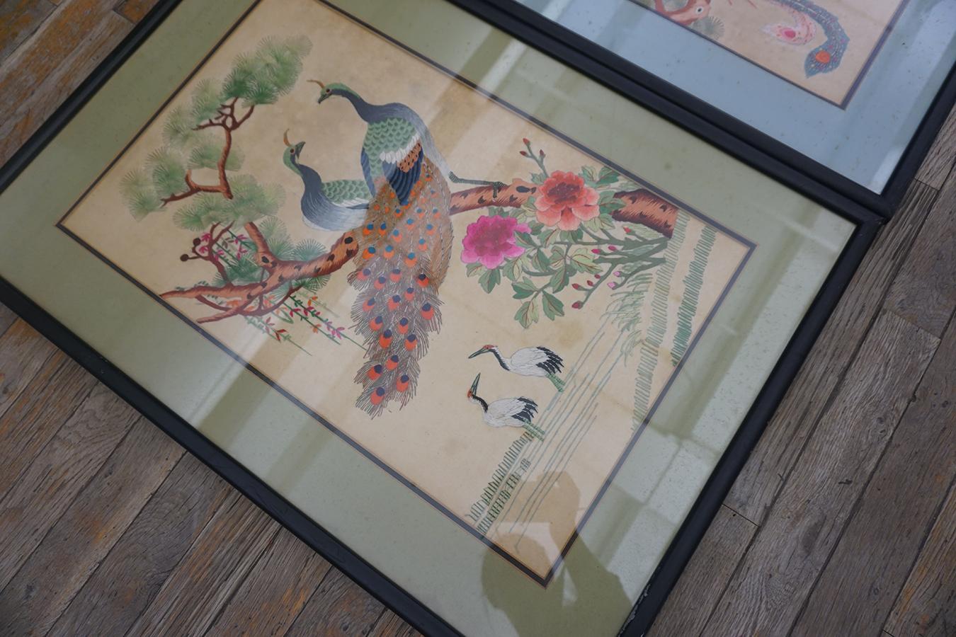 Ensemble de broderies en soie du début du 20e siècle représentant un paon et un Phoenix en vente 4