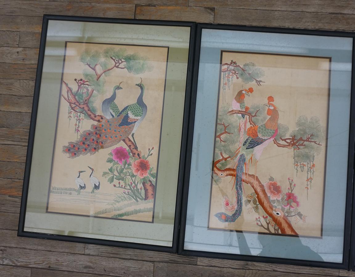Chinois Ensemble de broderies en soie du début du 20e siècle représentant un paon et un Phoenix en vente