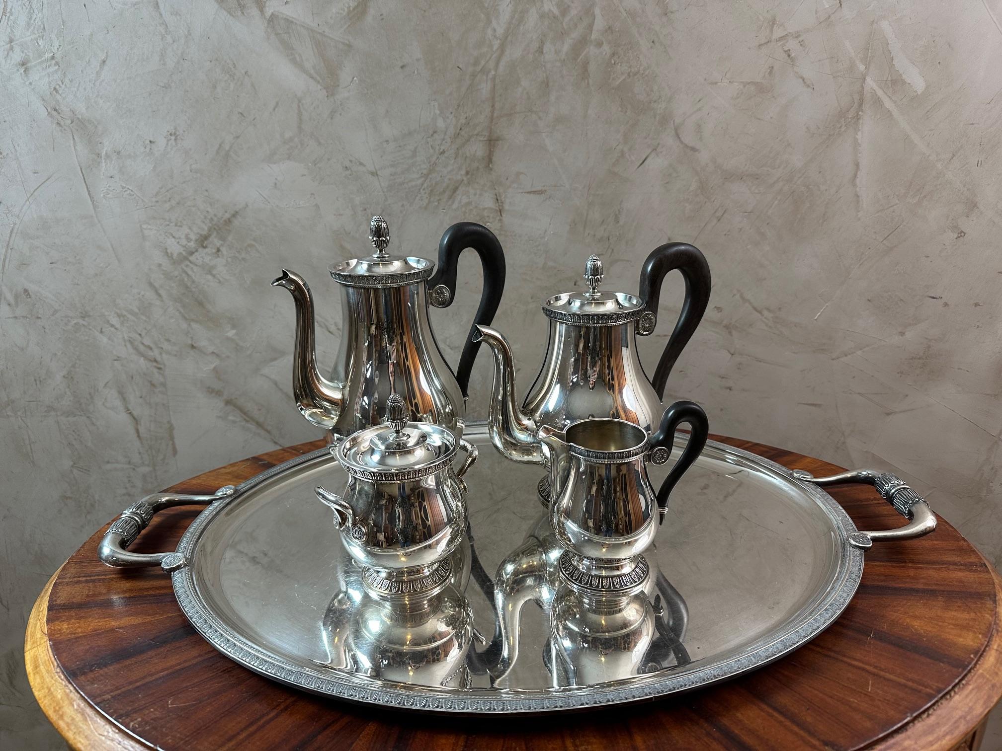 Very beautiful tea and coffee service in silver plated metal and wooden handles from the famous silversmith Christofle dating from the beginning of the 20th century composed of a large oval tray (64 cm X 42 cm), a teapot, a coffee pot, a milk jug