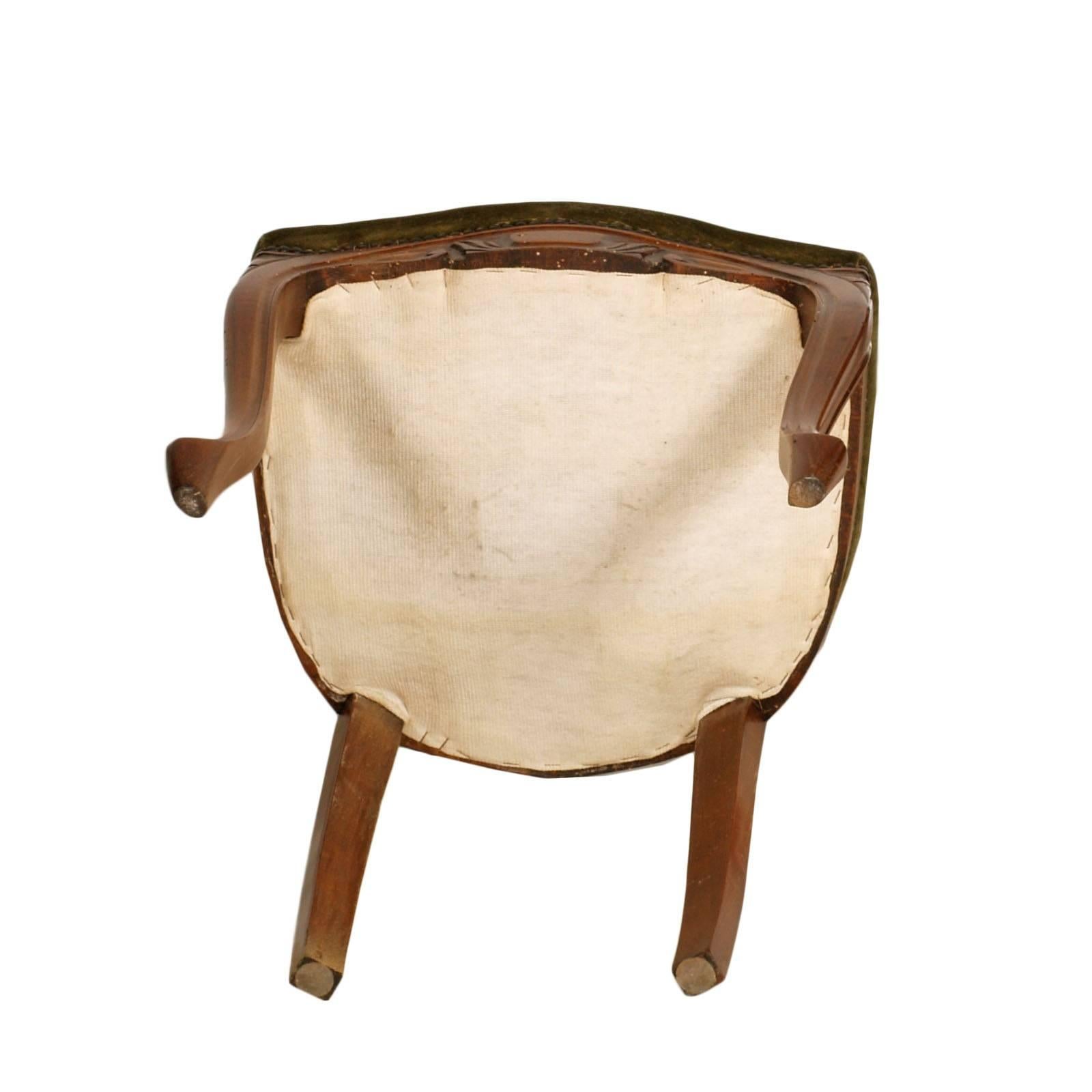 Sechs italienische Louis-Philippe-Stühle aus handgeschnitztem hellbraunem Nussbaumholz aus dem frühen 20. Jahrhundert (Handgeschnitzt) im Angebot