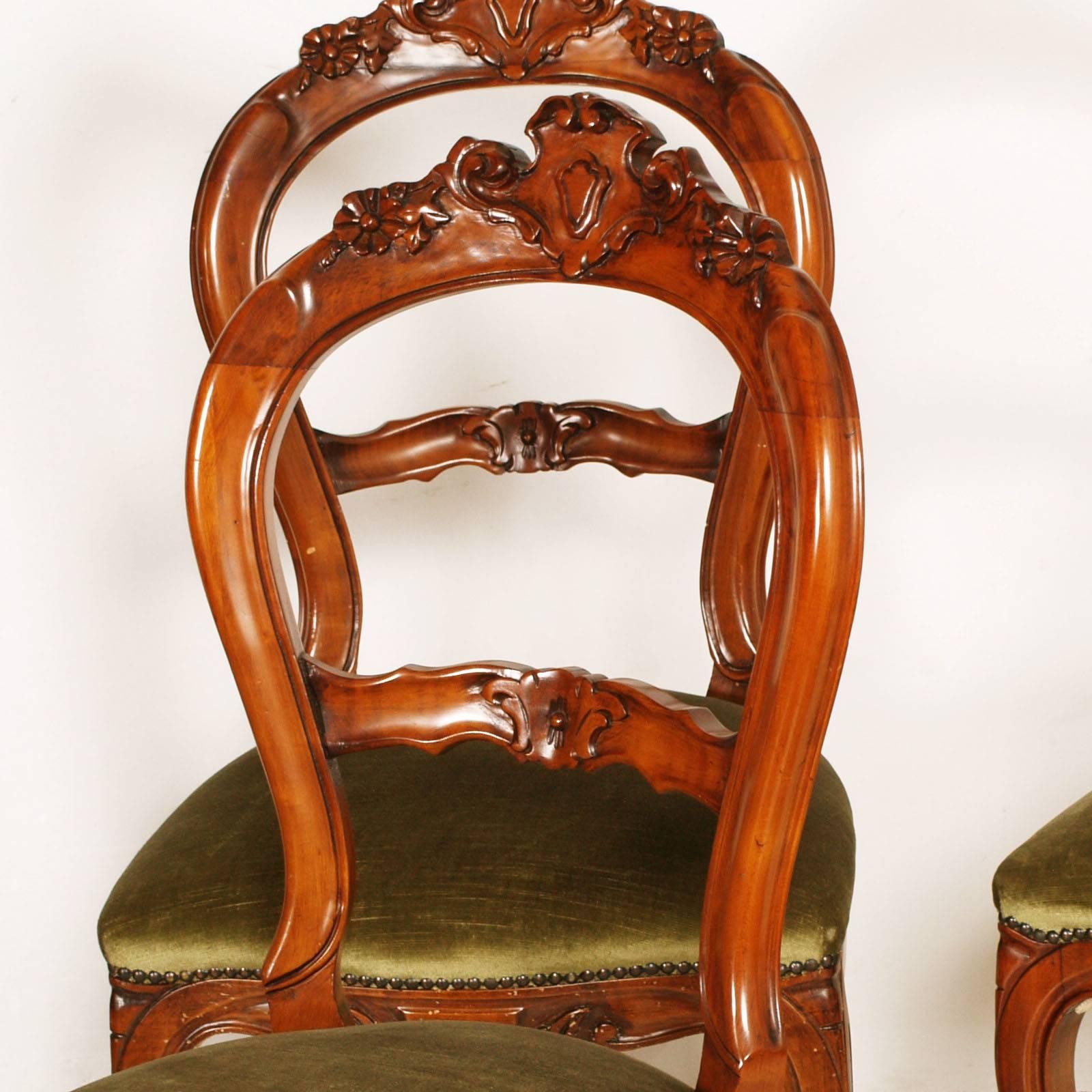 Sechs italienische Louis-Philippe-Stühle aus handgeschnitztem hellbraunem Nussbaumholz aus dem frühen 20. Jahrhundert im Zustand „Gut“ im Angebot in Vigonza, Padua