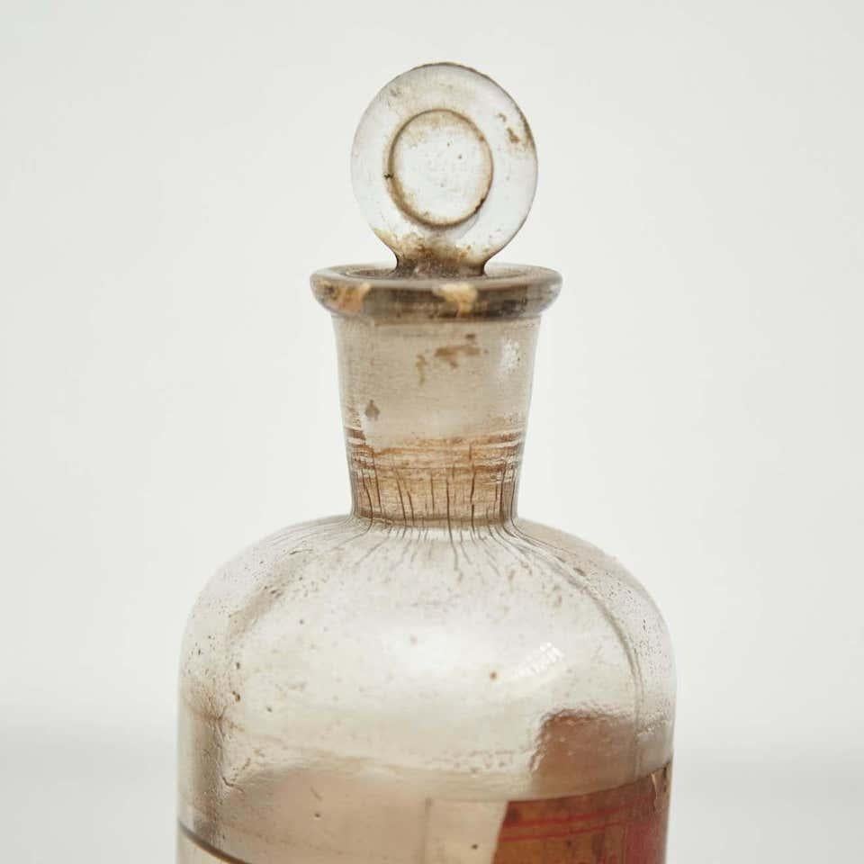 Début du 20e siècle - Ensemble de trois flacons d'apothicaire anciens en verre en vente 3