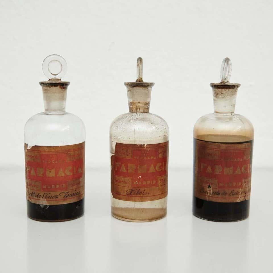Early 20th century set of three antique apothecary glass bottles.
By unknown manufacturer, Spain.

In original condition, with minor wear consistent with age and use, preserving a beautiful patina.

Materials:
Glass

Dimensions (each bottle):
Ø 6.5