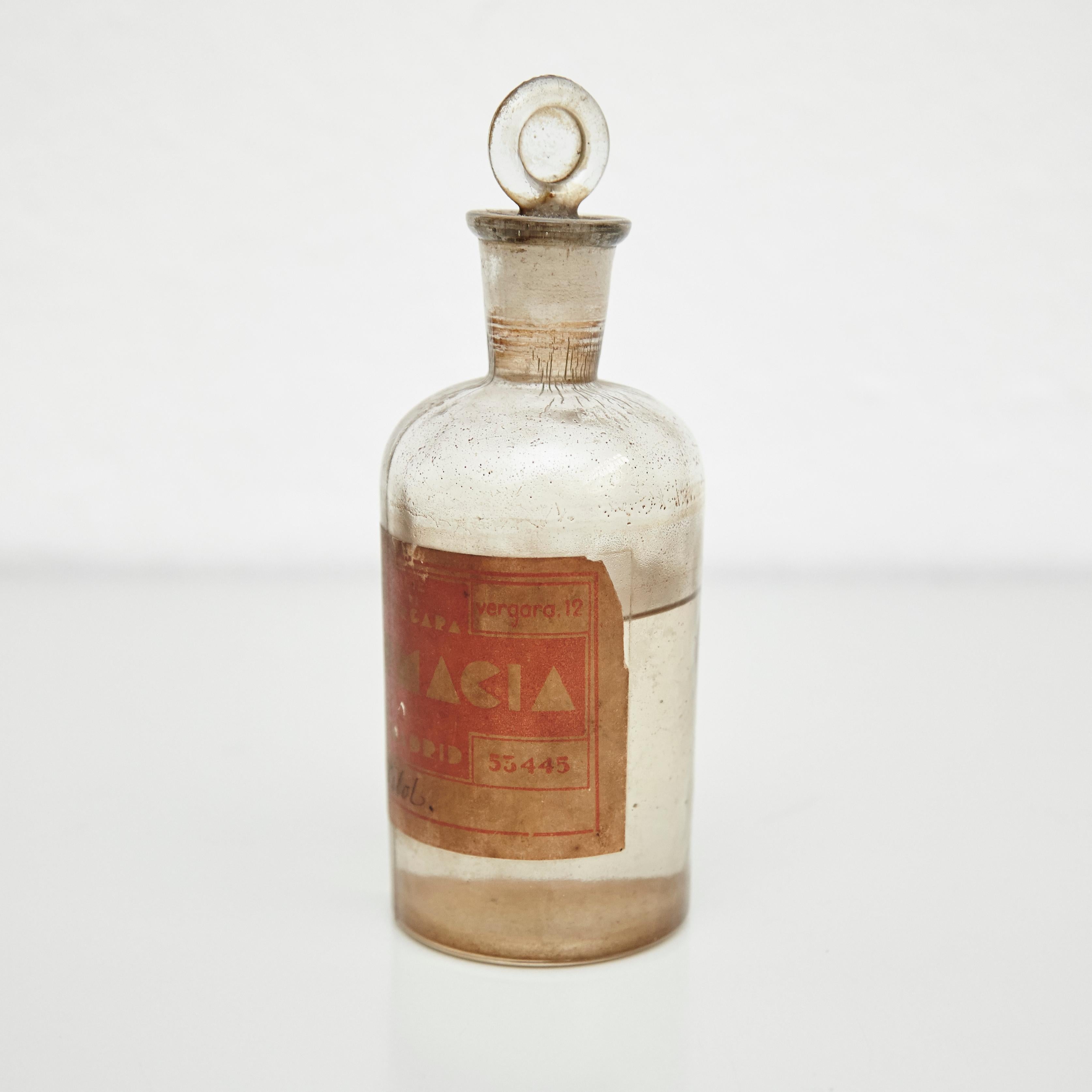 Early 20th Century Set of Three Antique Apothecary Glass Bottles In Good Condition In Barcelona, Barcelona