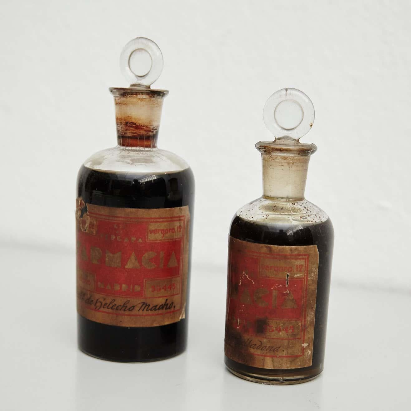 Spanish Early 20th Century Set of Two Antique Glass Apothecary Bottles For Sale
