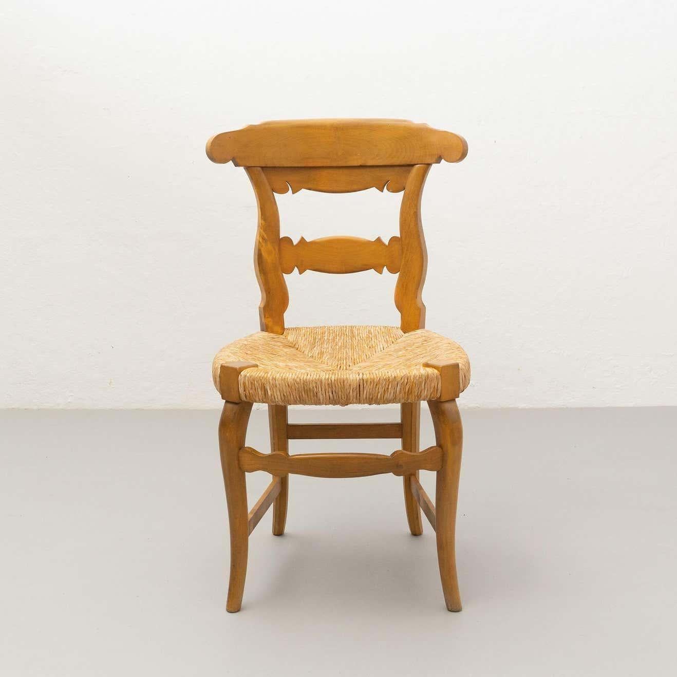 Juego de dos sillas provinciales francesas de ratán y madera de principios del siglo XX en venta 5