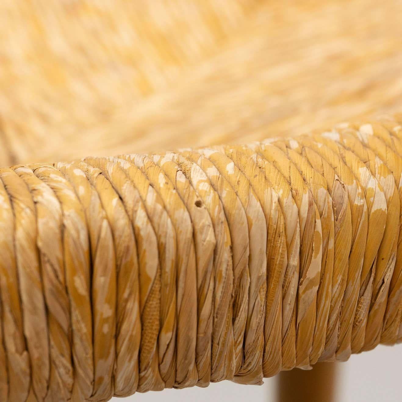 Juego de dos sillas provinciales francesas de ratán y madera de principios del siglo XX en venta 13