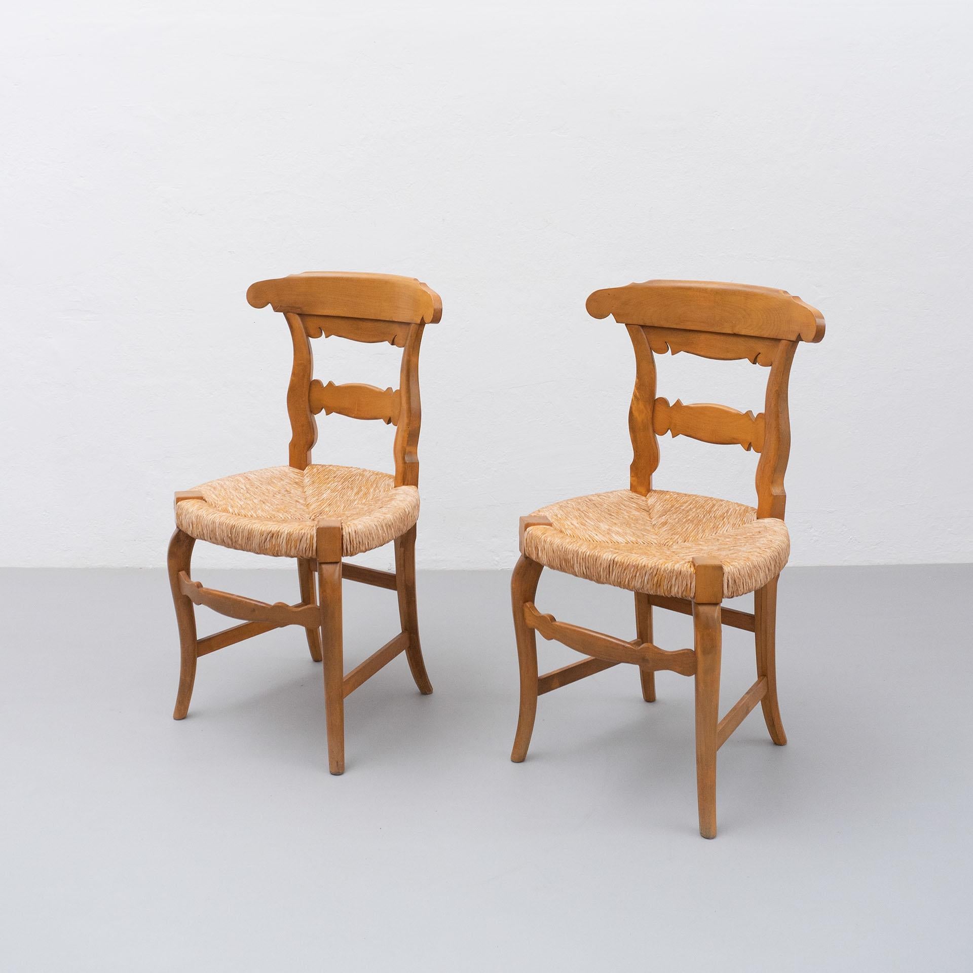 Early 20th Century Set of Two French Provincial Rattan and Wood Chairs In Good Condition In Barcelona, Barcelona