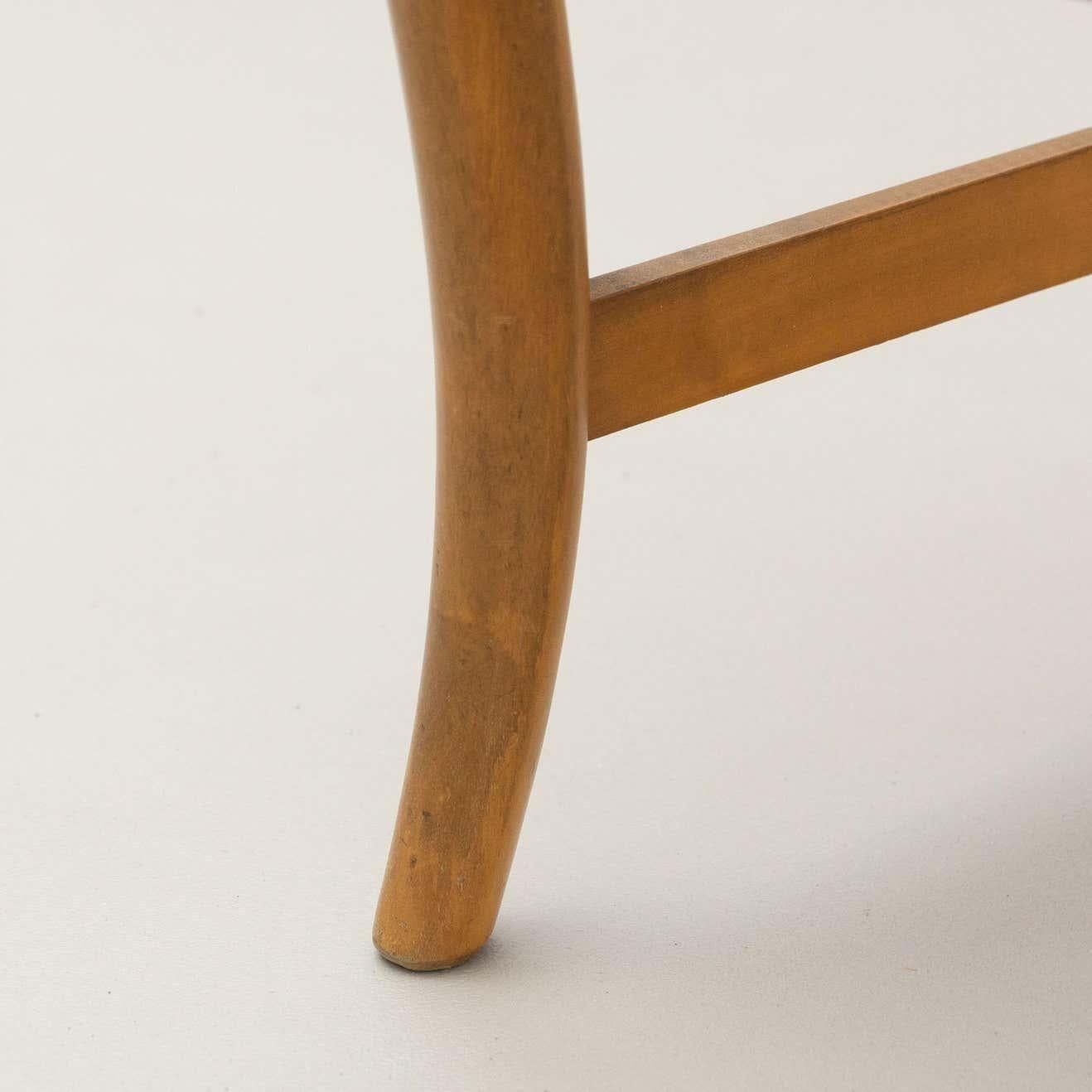 Juego de dos sillas provinciales francesas de ratán y madera de principios del siglo XX en venta 3