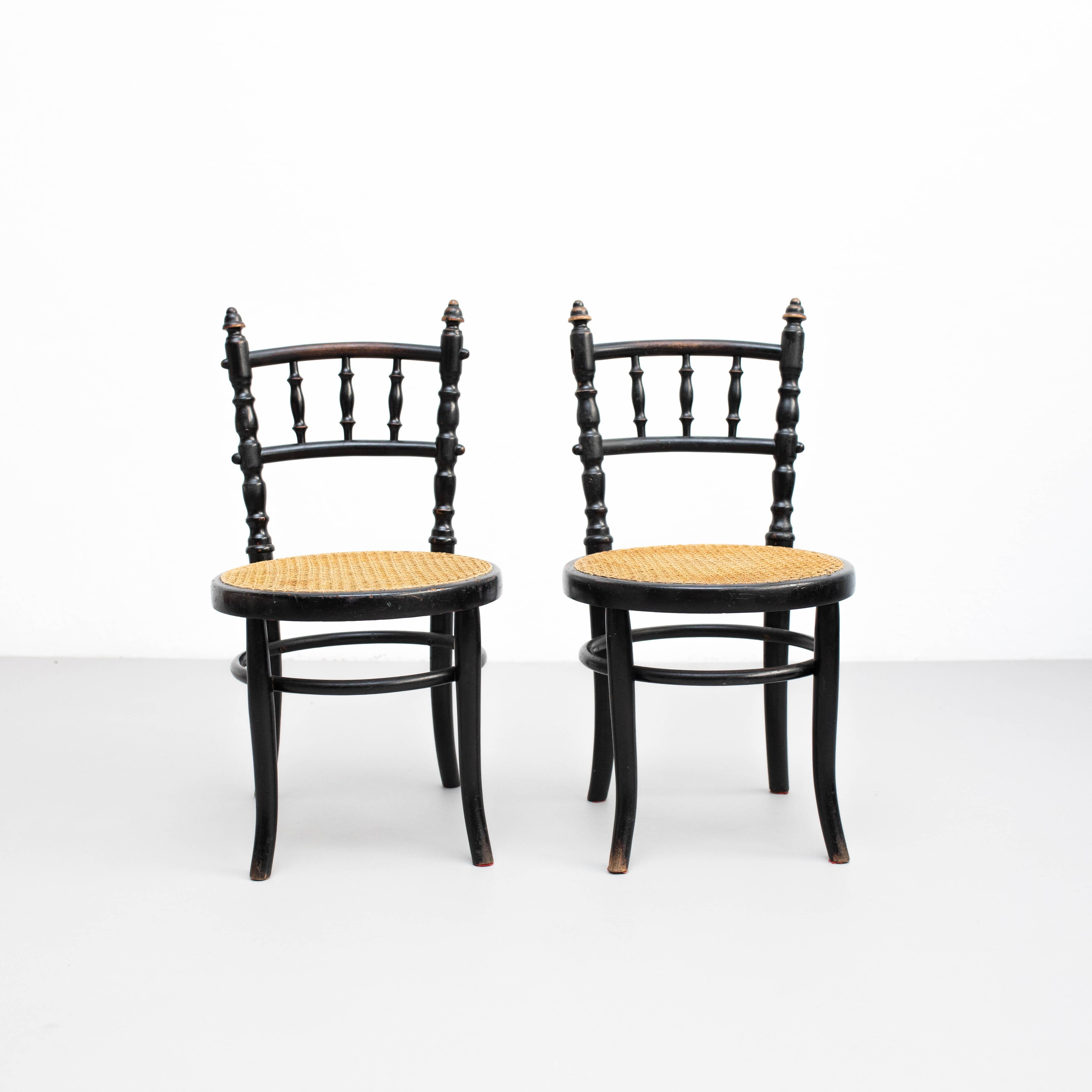 Early 20th Century Set of Two Rattan and Wood Chairs In Good Condition For Sale In Barcelona, Barcelona