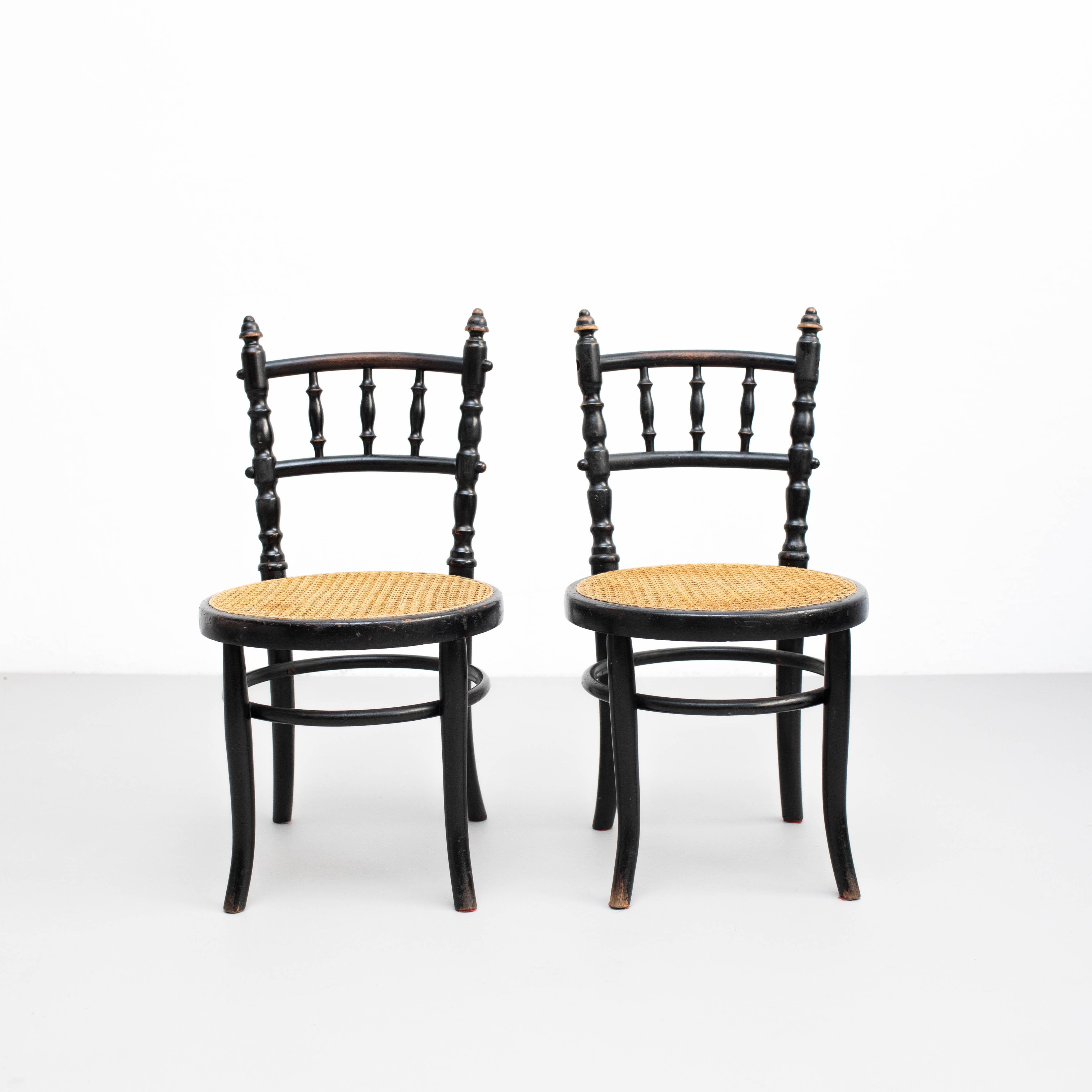 Early 20th Century Set of Two Rattan and Wood Chairs For Sale 4