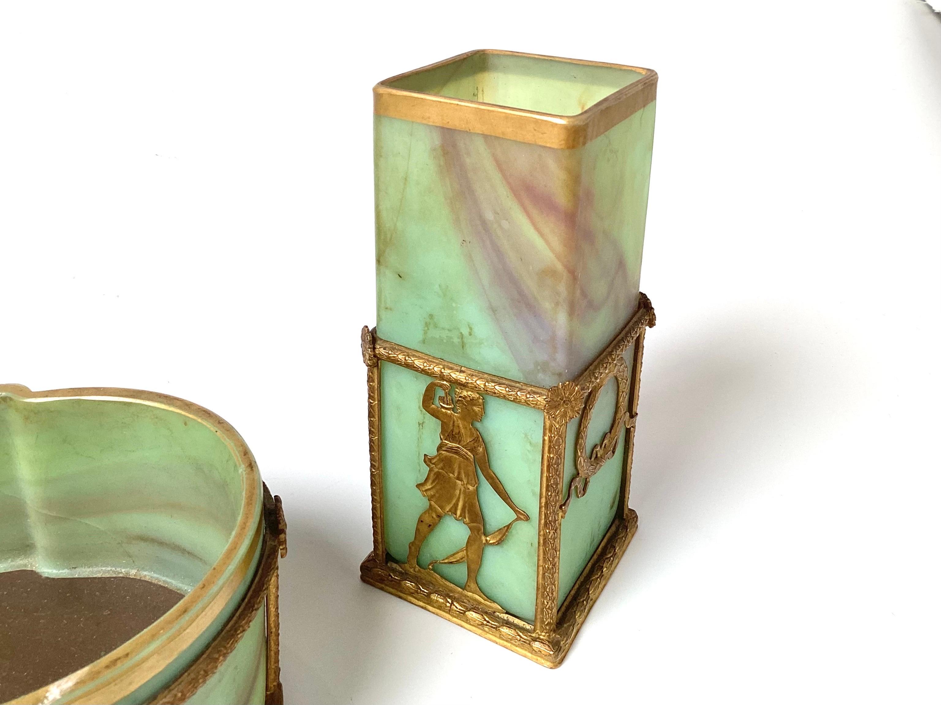 Neoclassico Set di guarnizioni in vetro di Sèvres L7F Lithyalin Marmoriertes dell'inizio del XX secolo in vendita