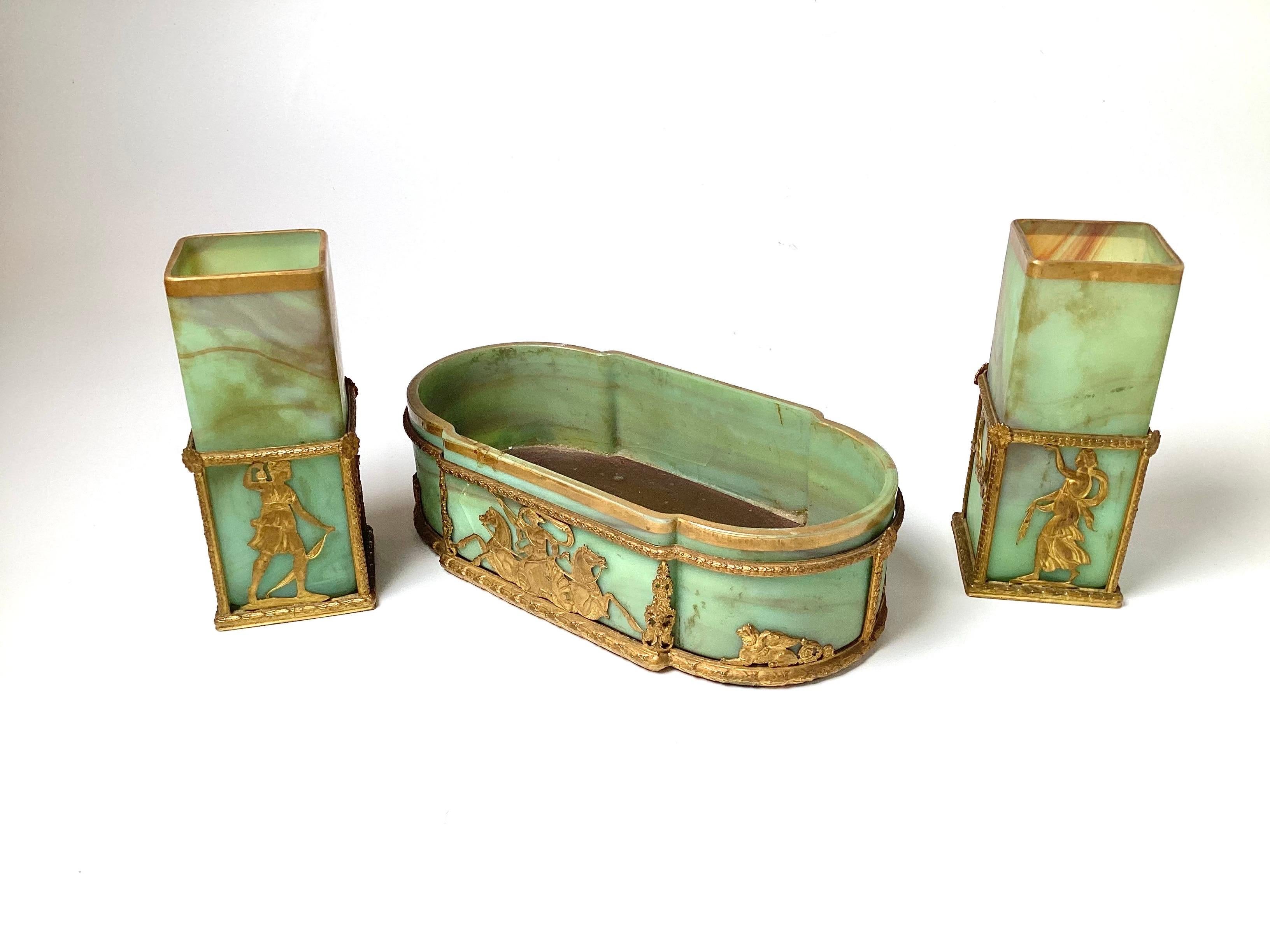 Vetro artistico Set di guarnizioni in vetro di Sèvres L7F Lithyalin Marmoriertes dell'inizio del XX secolo in vendita
