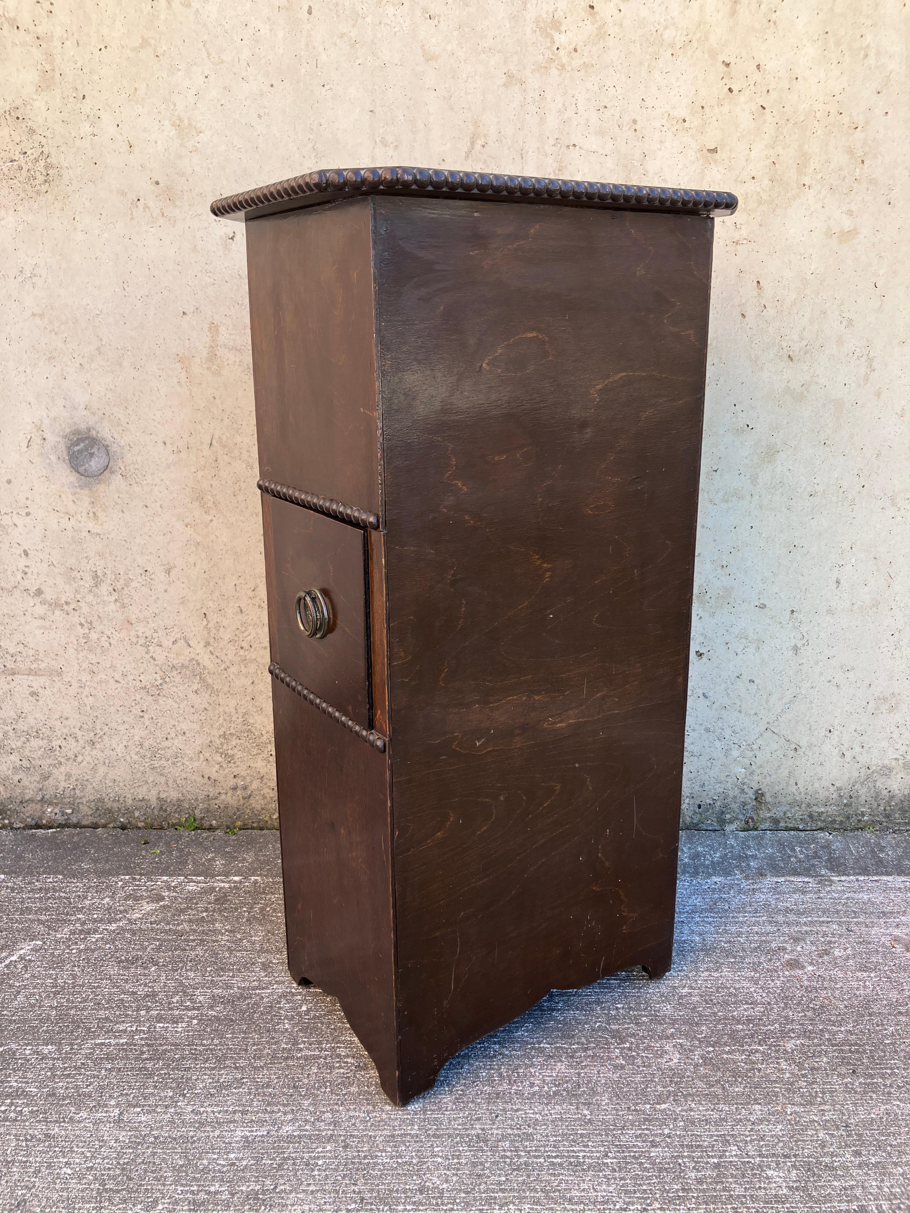 Boîte à couture du début du 20e siècle Cabinet avec doublure en soie en vente 7