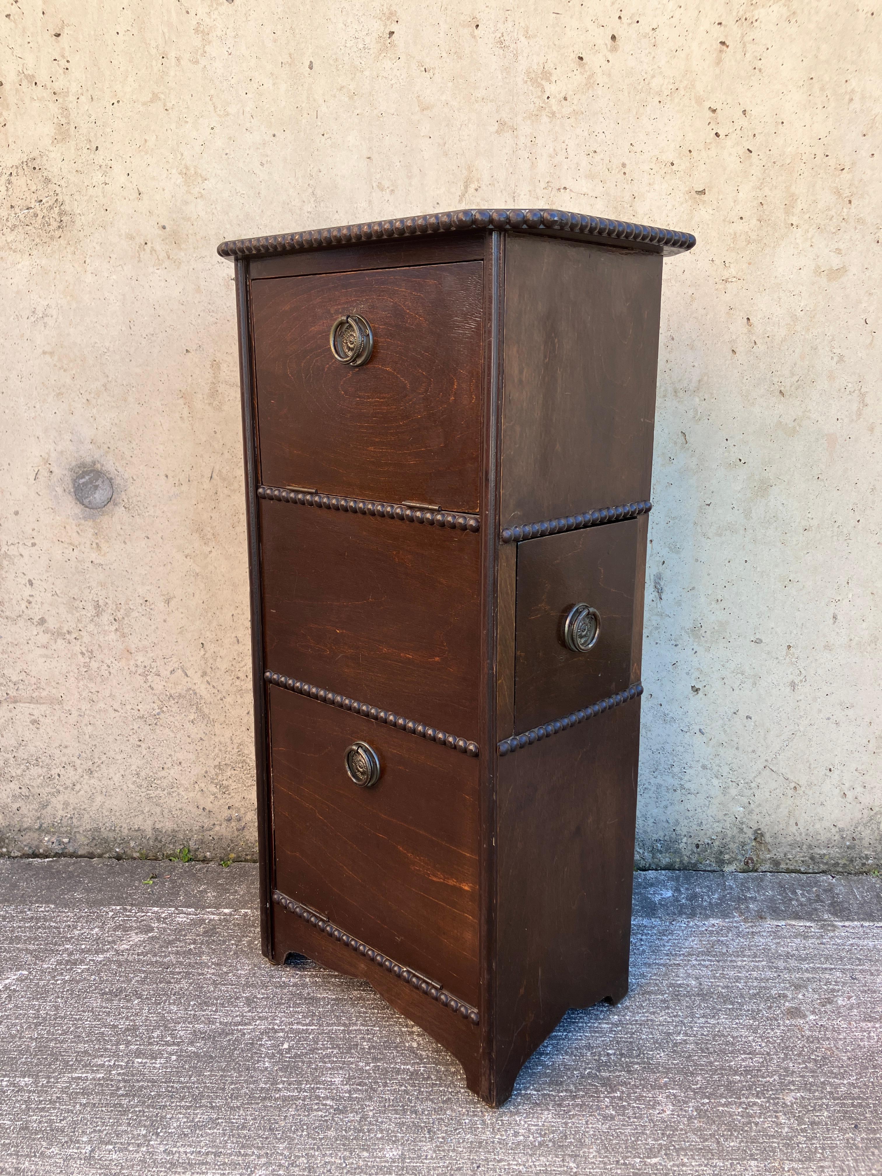 Boîte à couture du début du 20e siècle Cabinet avec doublure en soie Bon état - En vente à Leicester, GB