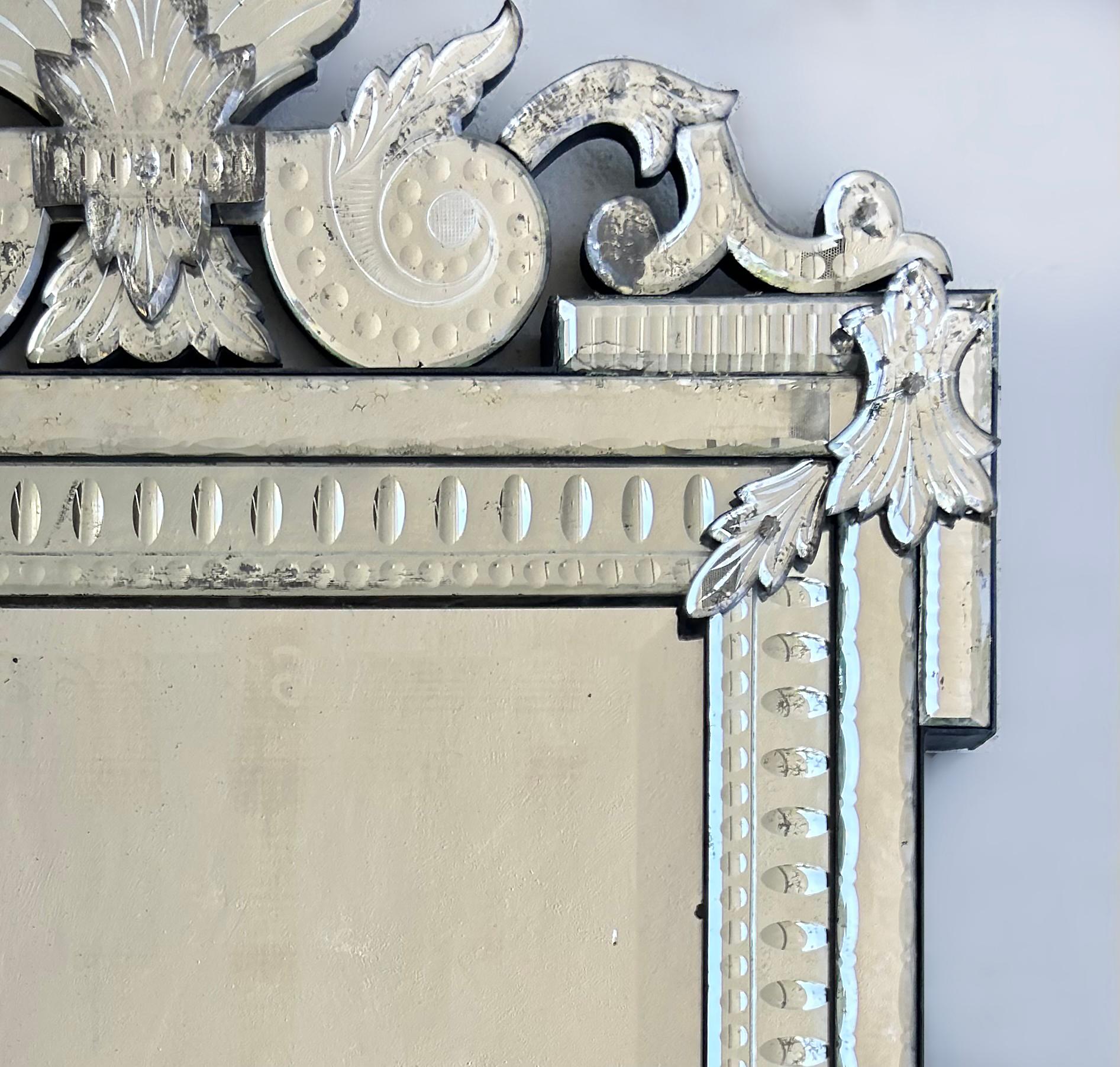 italien Miroir vénitien biseauté Shabby Chic du début du 20e siècle, propriété du sud de la Floride en vente