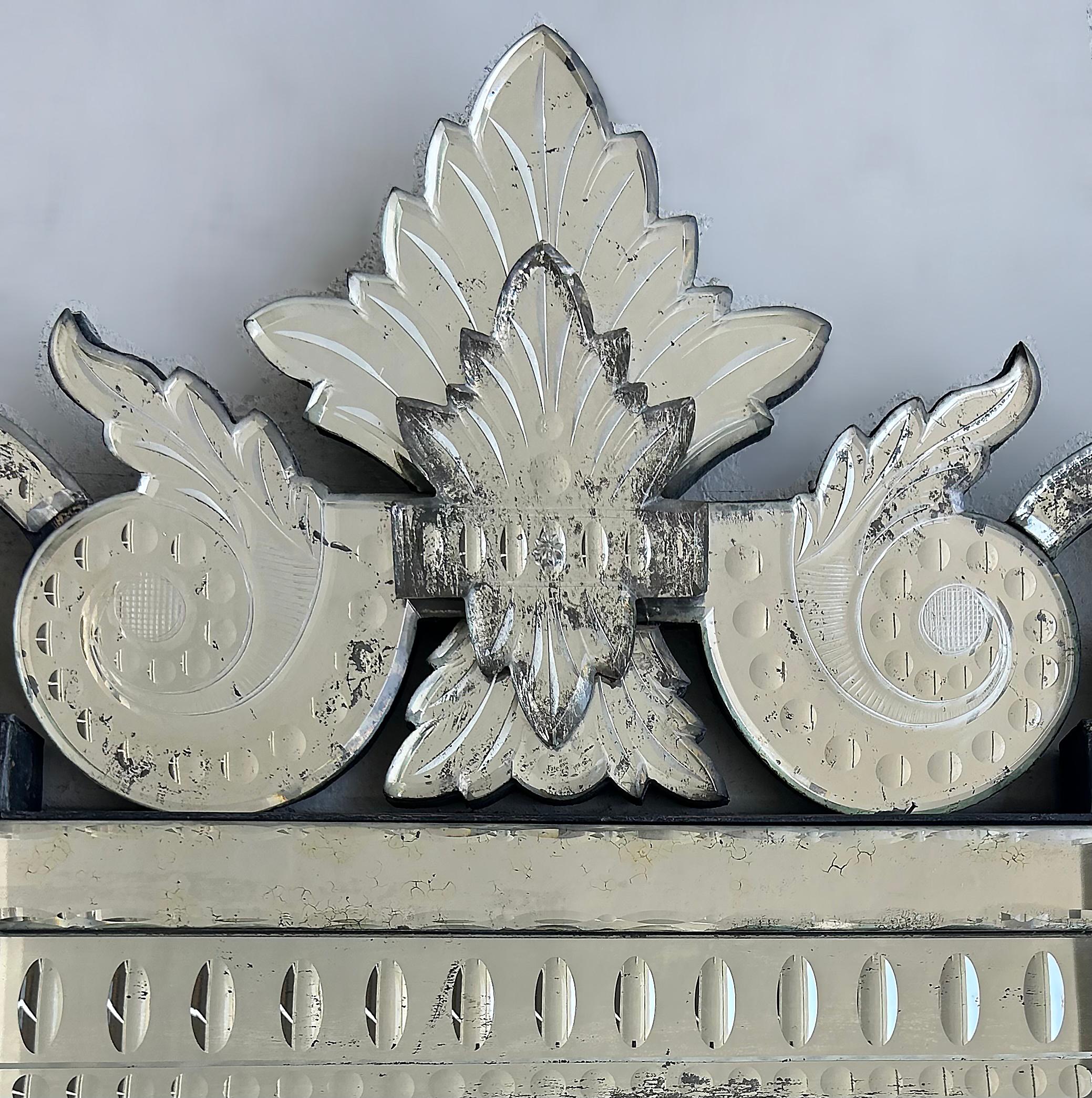 20ième siècle Miroir vénitien biseauté Shabby Chic du début du 20e siècle, propriété du sud de la Floride en vente