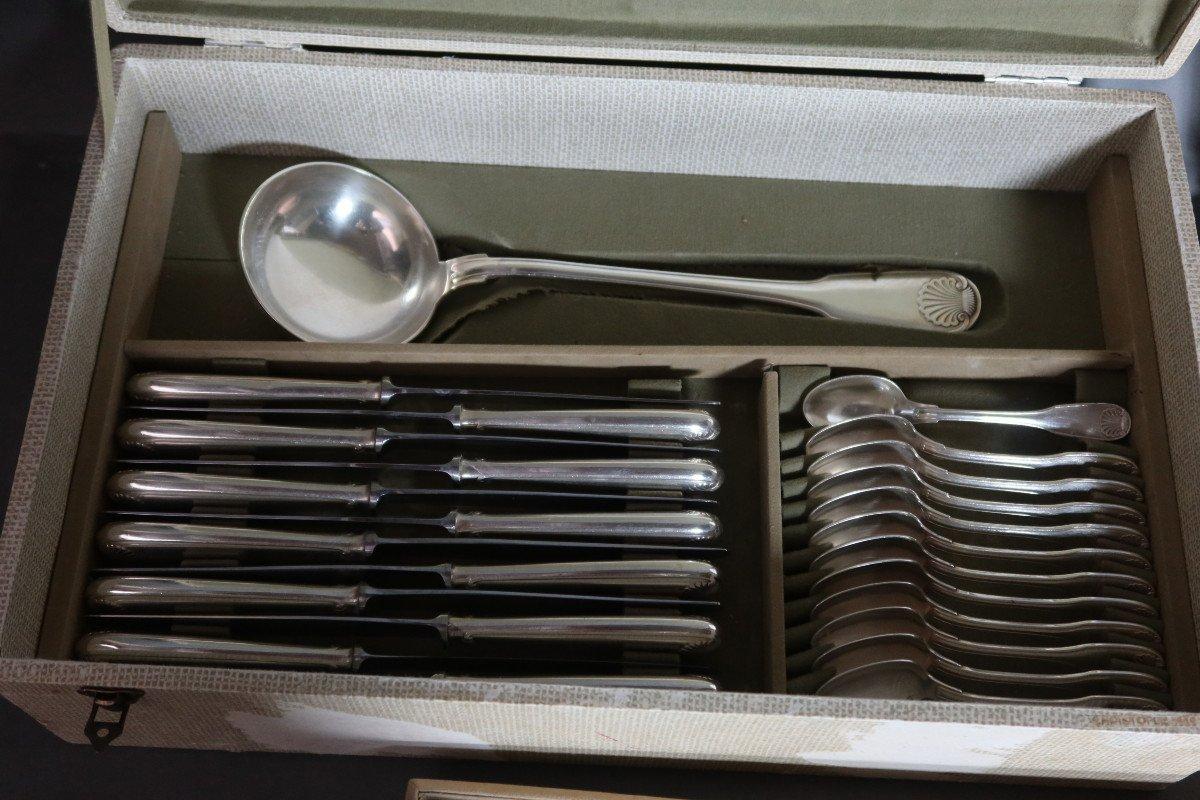 Early 20th century Shell Pattern Silver Plate Christofle Menagère, 1920s In Good Condition For Sale In LEGNY, FR