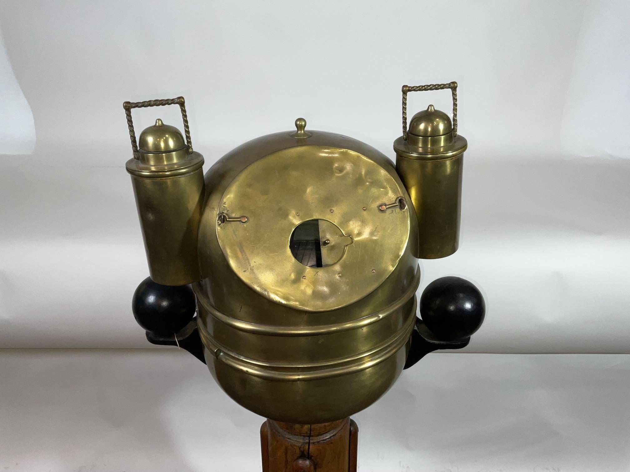 Milieu du XXe siècle Binnacle de bateau du début du 20e siècle en vente