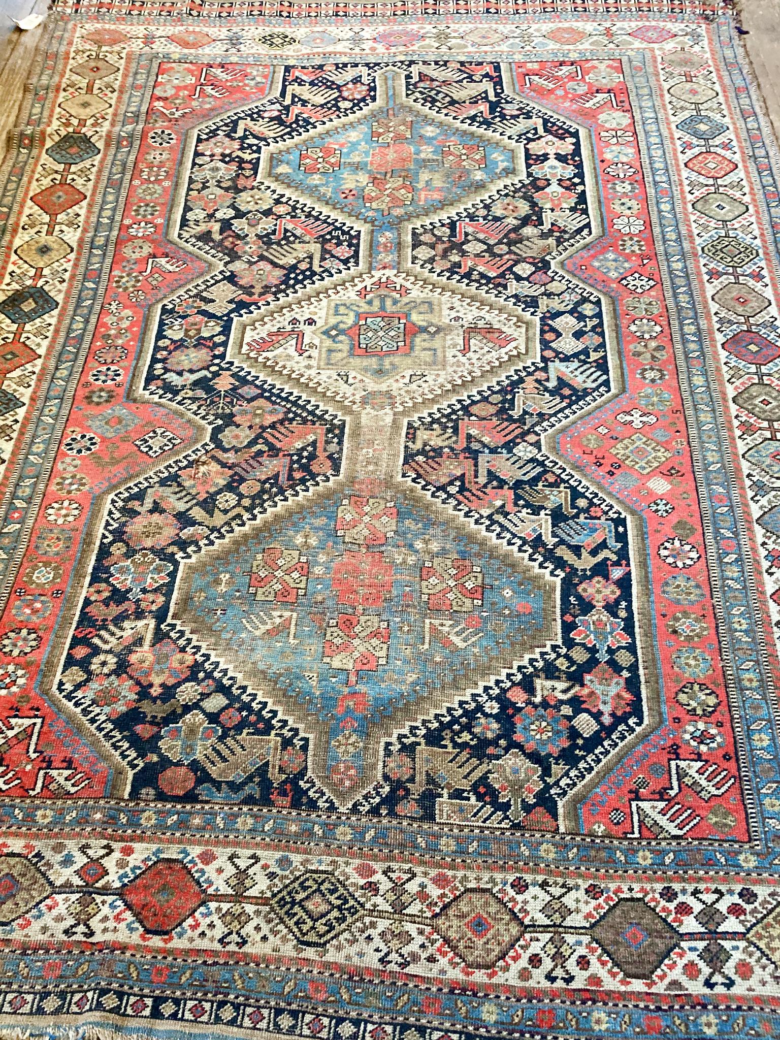 Early 20th Century Shiraz Rug In Fair Condition For Sale In New York, NY