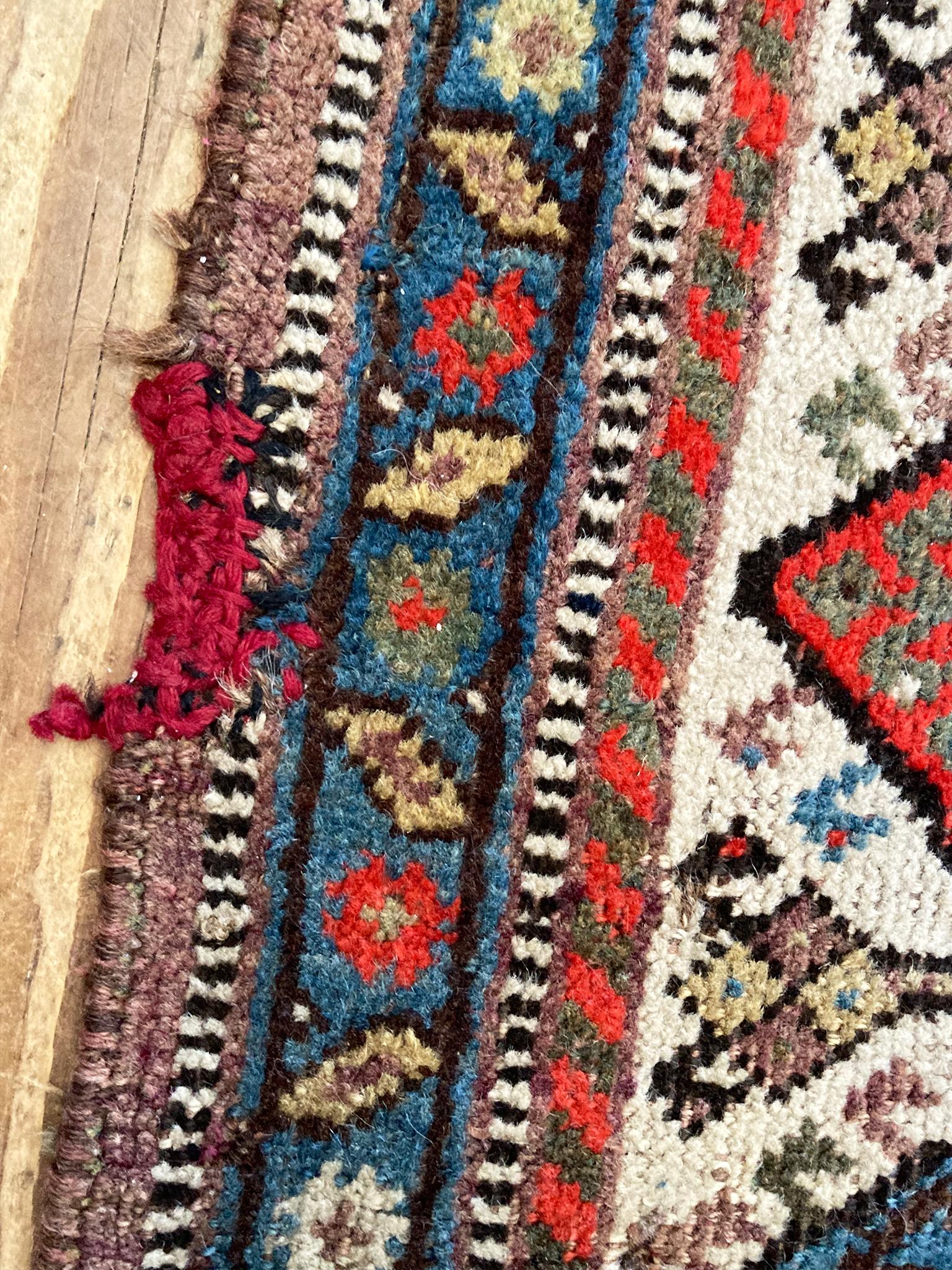 Early 20th Century Shiraz Rug For Sale 2