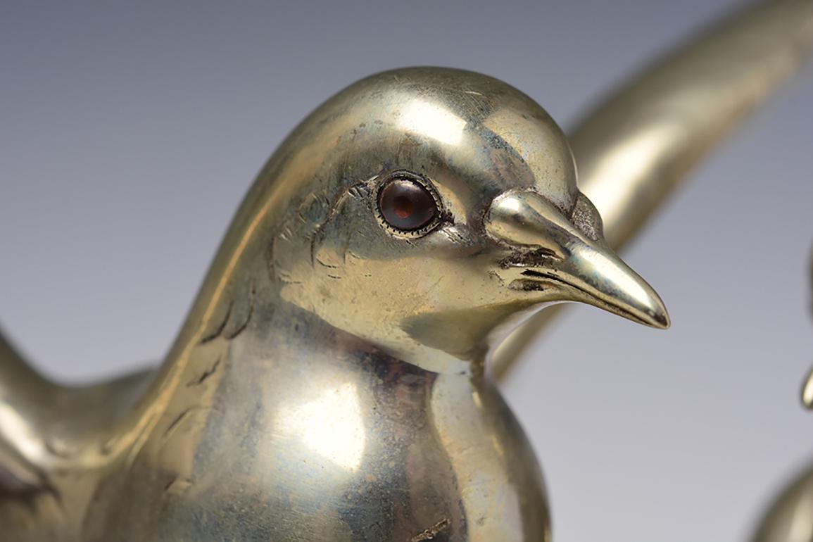 Early 20th Century, Showa, A Pair of Antique Japanese Bronze Okimono Birds In Good Condition In Sampantawong, TH