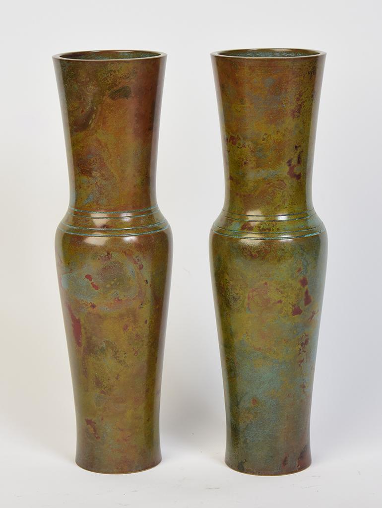 Early 20th Century, Showa, A Pair of Japanese Bronze Vases For Sale 4