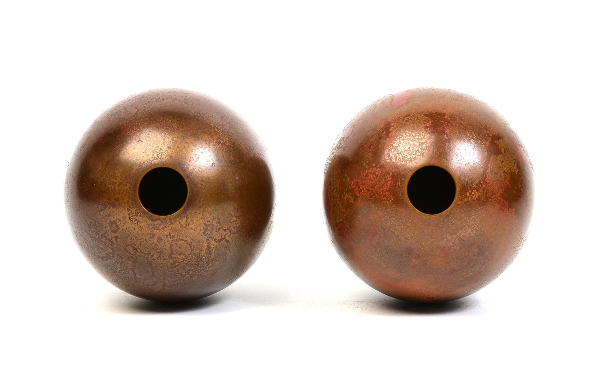 Early 20th Century, Showa, A Pair of Japanese Bronze Vases with Artist Sign For Sale 6
