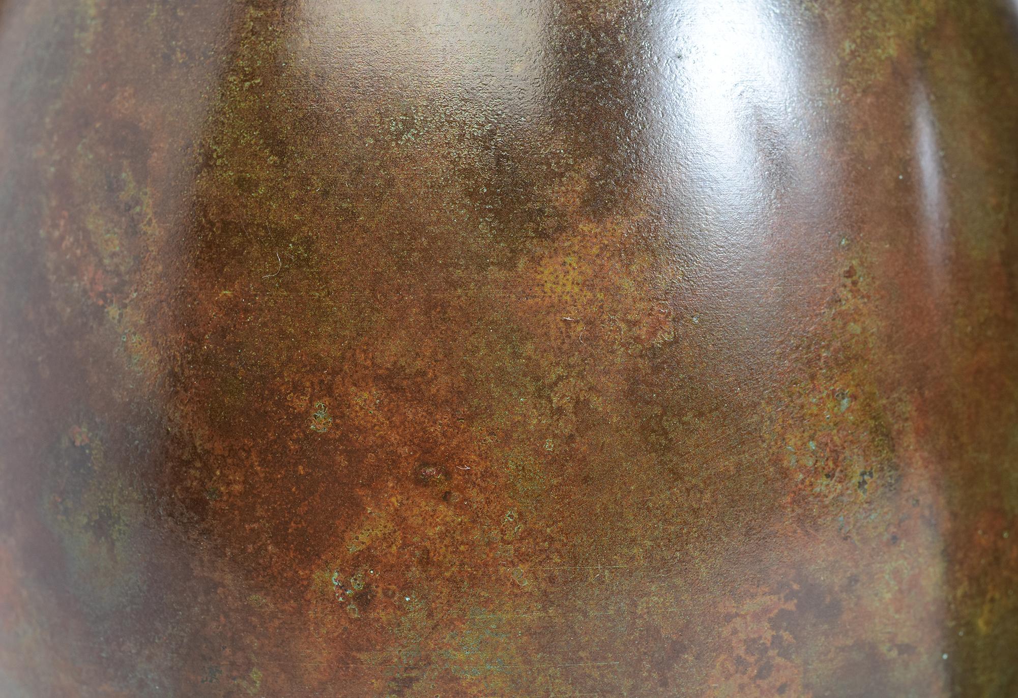 Inizio XX secolo, Showa, Coppia di vasi giapponesi in bronzo con firma dell'artista in vendita 1