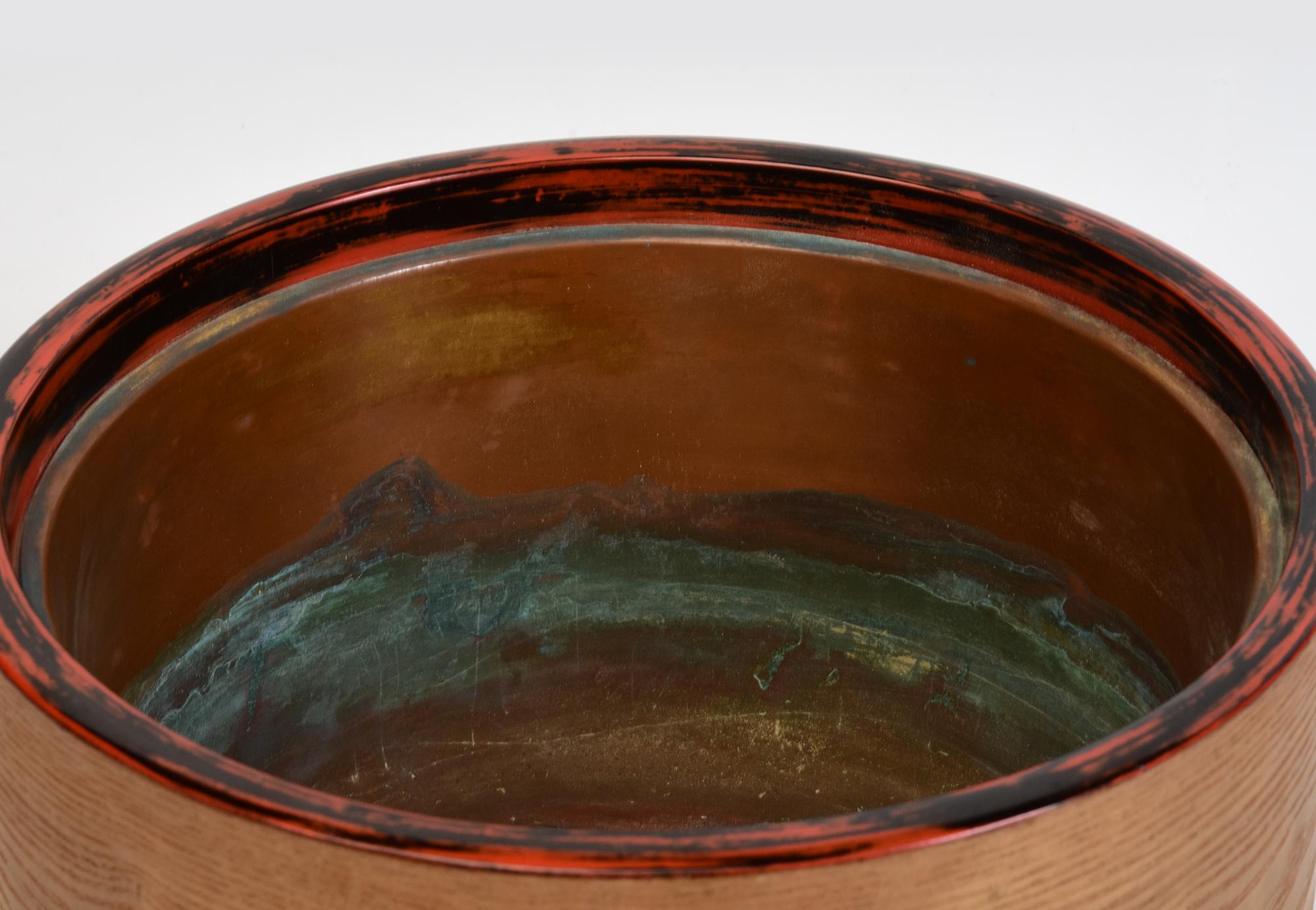 Antique Japanese wooden hand painted Hibachi.

Hibachi is a traditional Japanese heating device.

Age: Japan, Showa Period, Early 20th Century
Size: Height 18.7 C.M. / Width 27.5 C.M.
Condition: Nice condition overall (some expected degradation due