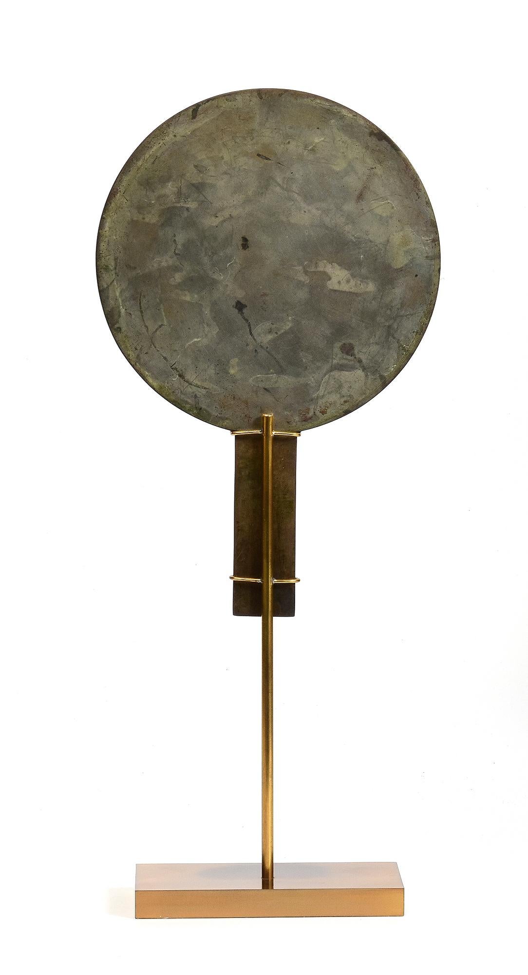 Anfang 20. Jahrhundert, Showa, Japanischer Bronzespiegel mit Stand im Angebot 7