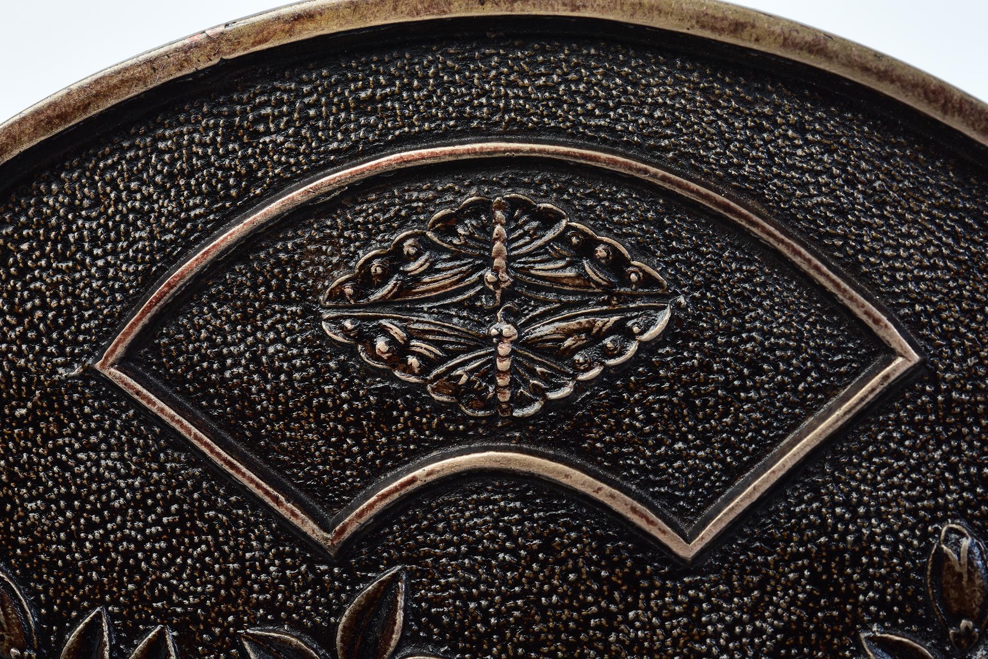 Early 20th Century, Showa, Japanese Bronze Mirror with Stand In Good Condition For Sale In Sampantawong, TH