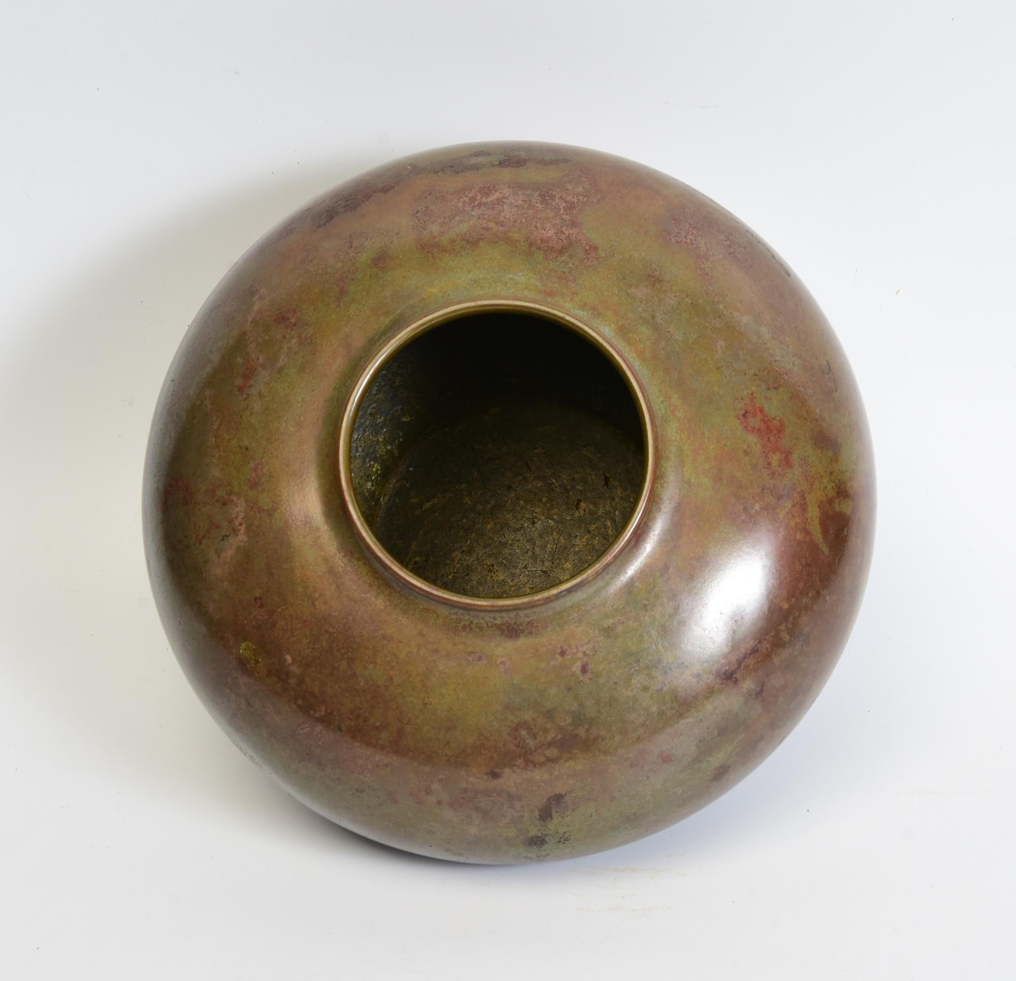 Early 20th Century, Showa, Japanese Bronze Vase For Sale 7