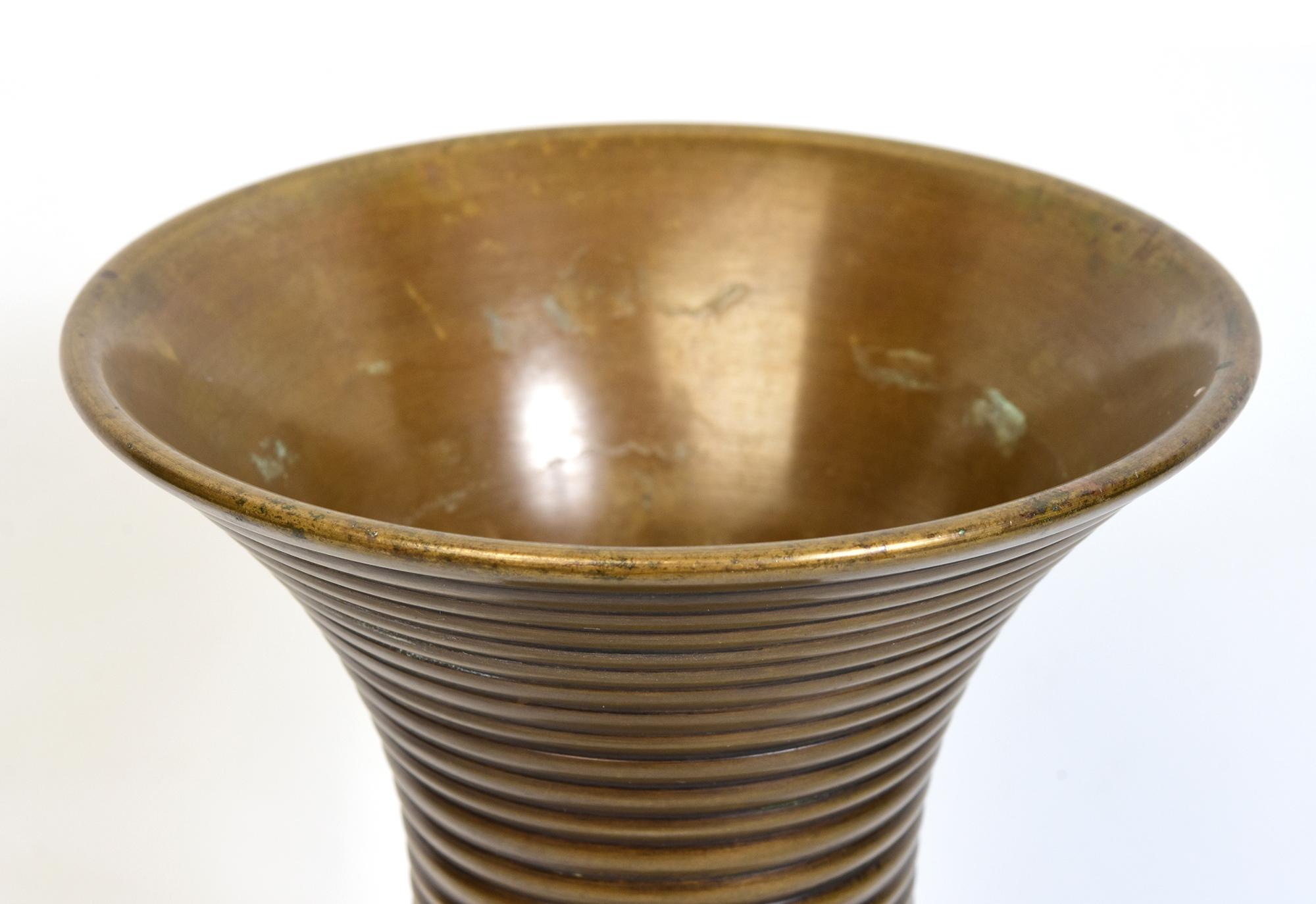 Japanese bronze vase with nice form, used to decorate single flower arrangement in Japanese traditional tea ceremony. 

Age: Japan, Showa Period, Early 20th Century
Size: Height 25.2 C.M. / Width 14 C.M.
Condition: Nice condition overall.