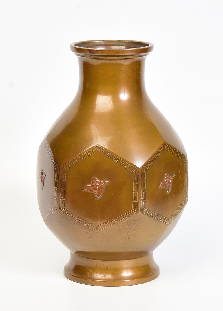 Early 20th Century, Showa, Japanese Bronze Vase For Sale 4
