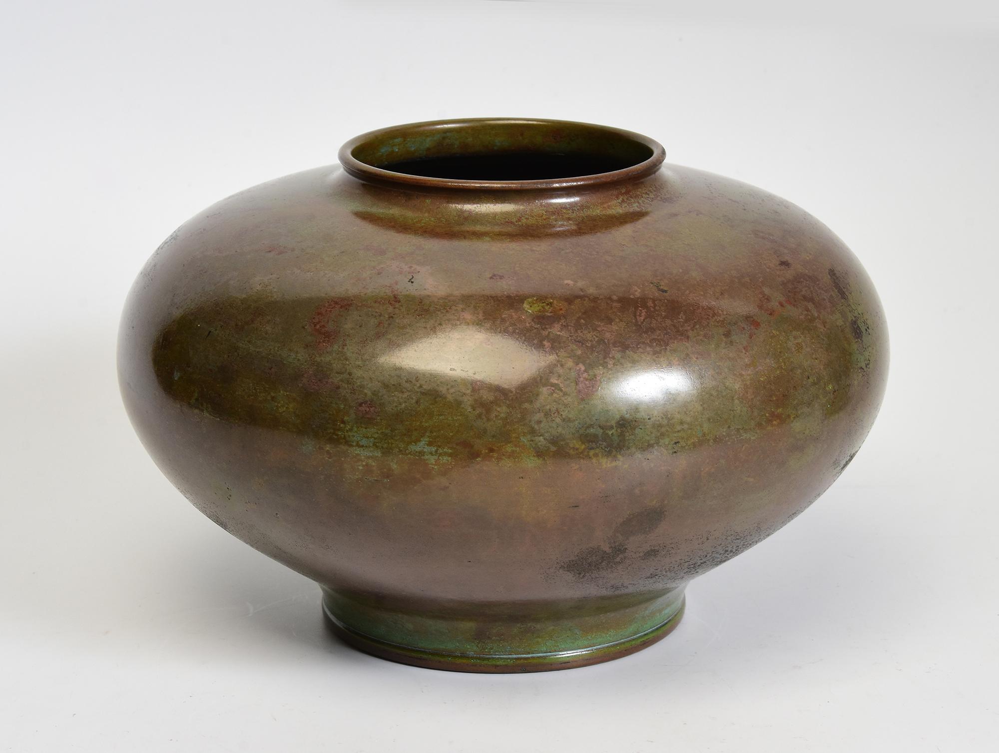 Early 20th Century, Showa, Japanese Bronze Vase For Sale 4