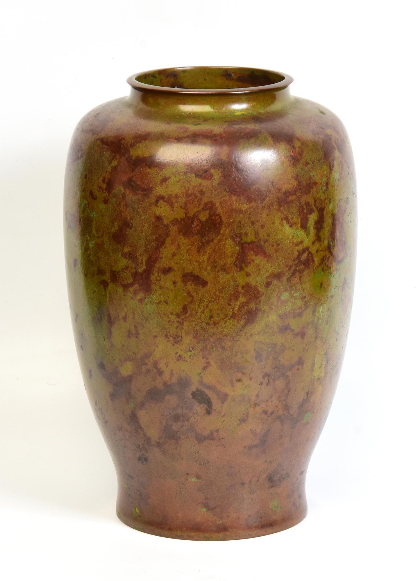 Early 20th Century, Showa, Japanese Bronze Vase with Artist Sign For Sale 6