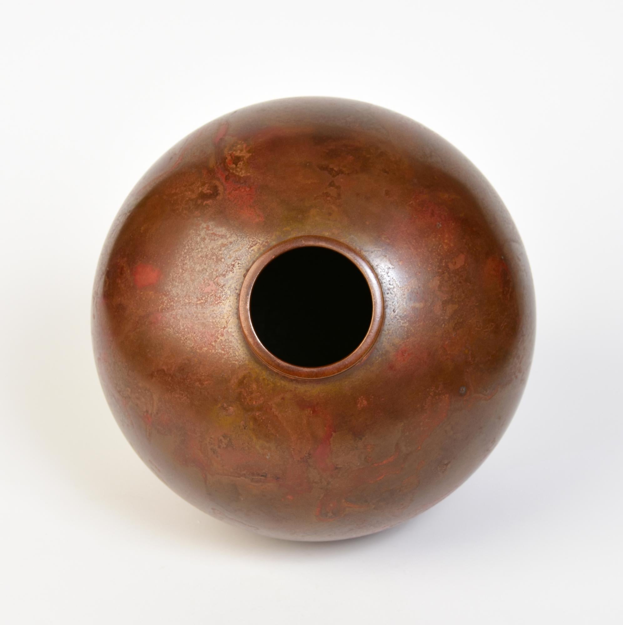 Début du 20e siècle, Showa, Vase en bronze japonais avec signe de l'artiste en vente 4