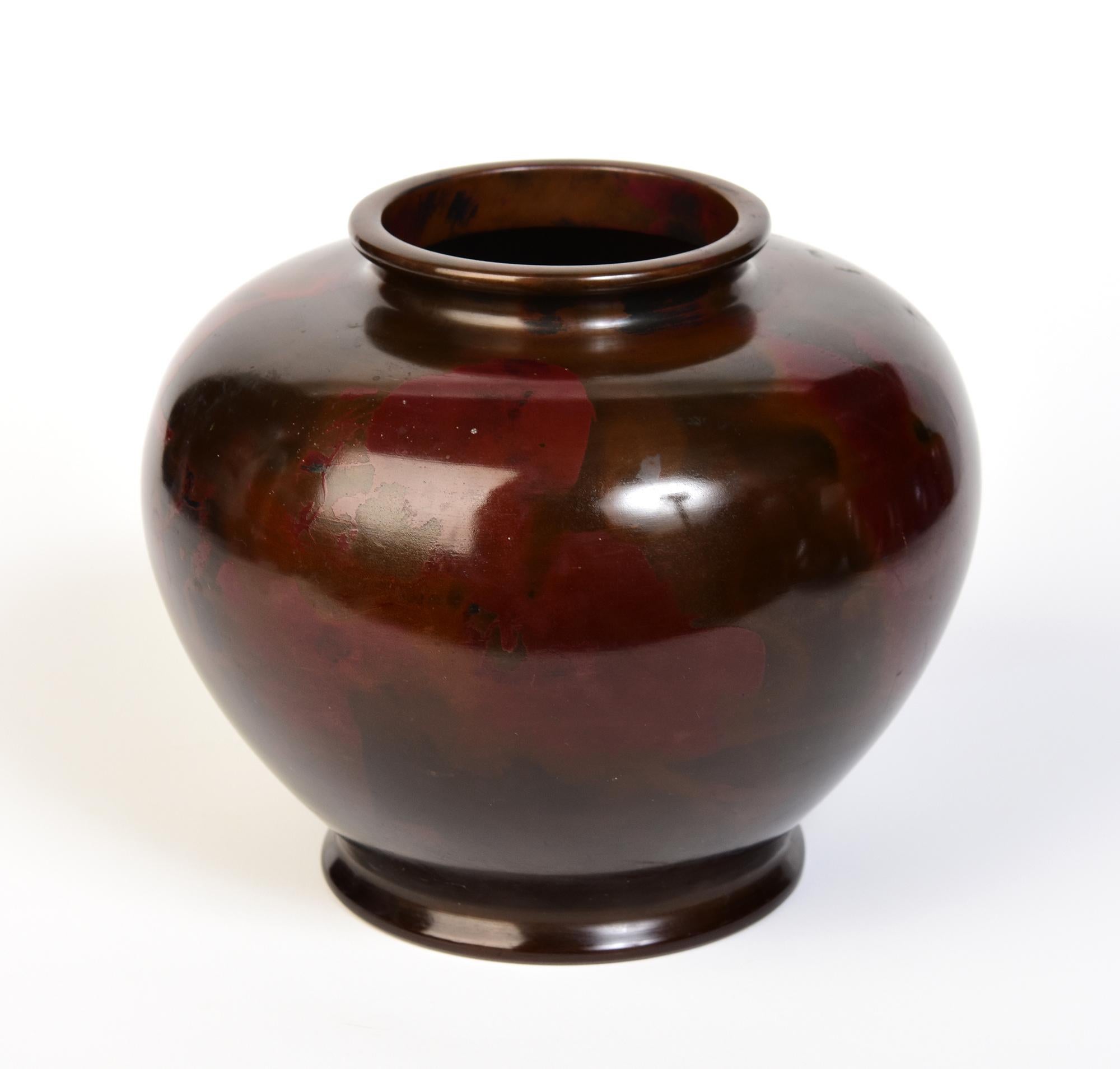 Début du 20e siècle, Showa, Vase en bronze japonais avec signe de l'artiste en vente 3