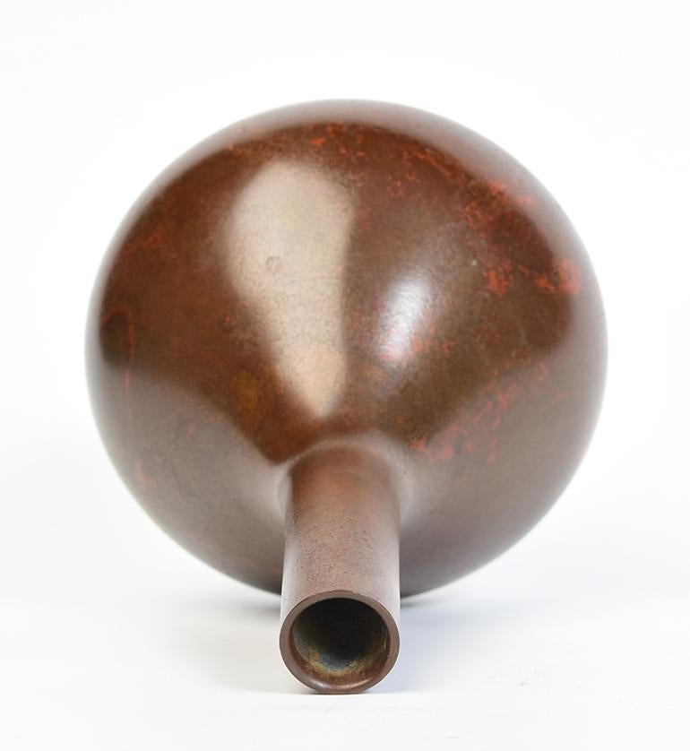 Début du 20e siècle, Showa, Vase en bronze japonais avec signe de l'artiste en vente 4
