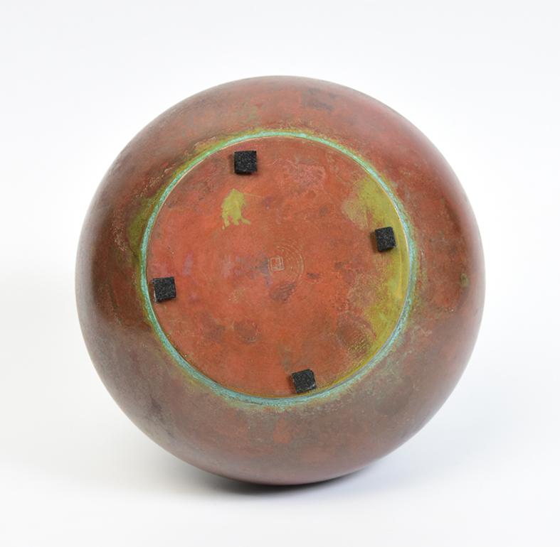 Début du 20e siècle, Showa, Vase en bronze japonais avec signe de l'artiste en vente 4