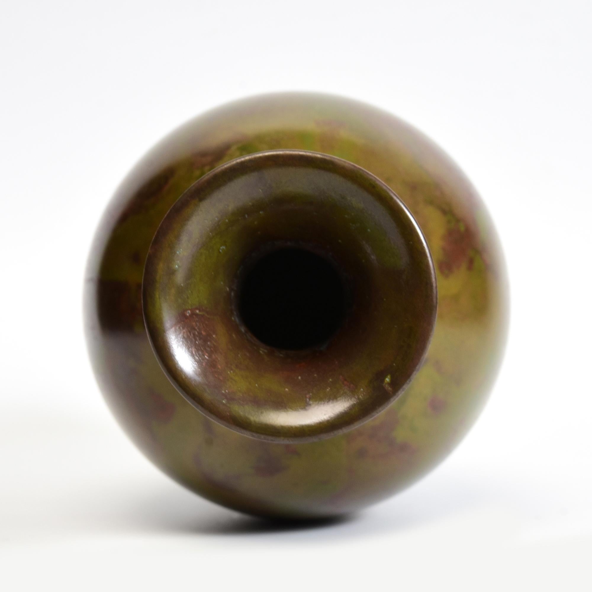 Early 20th Century, Showa, Japanese Bronze Vase with Artist Sign For Sale 7